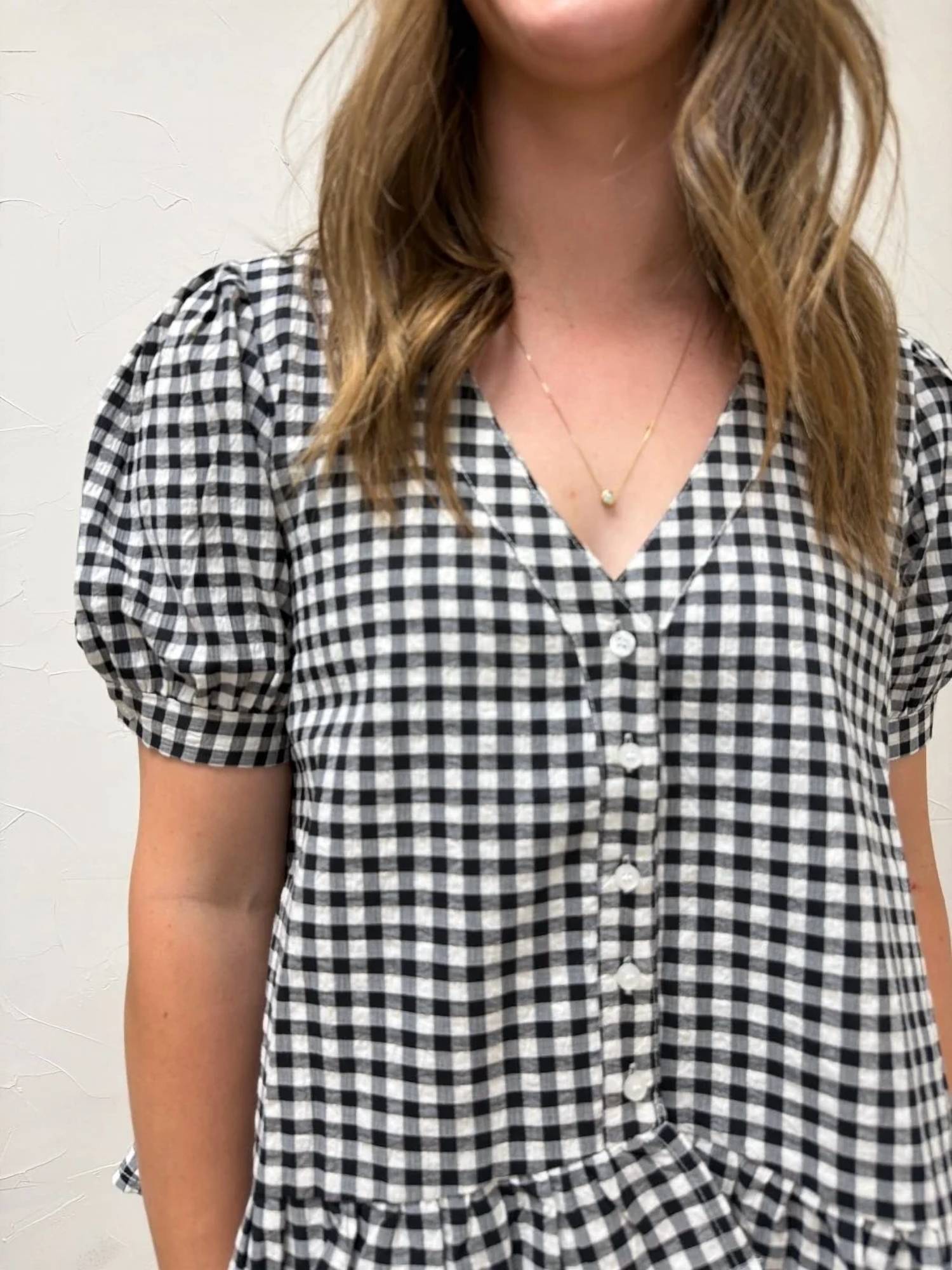 Vine & Love - Puff Short Sleeve V-neck Gingham Blouse