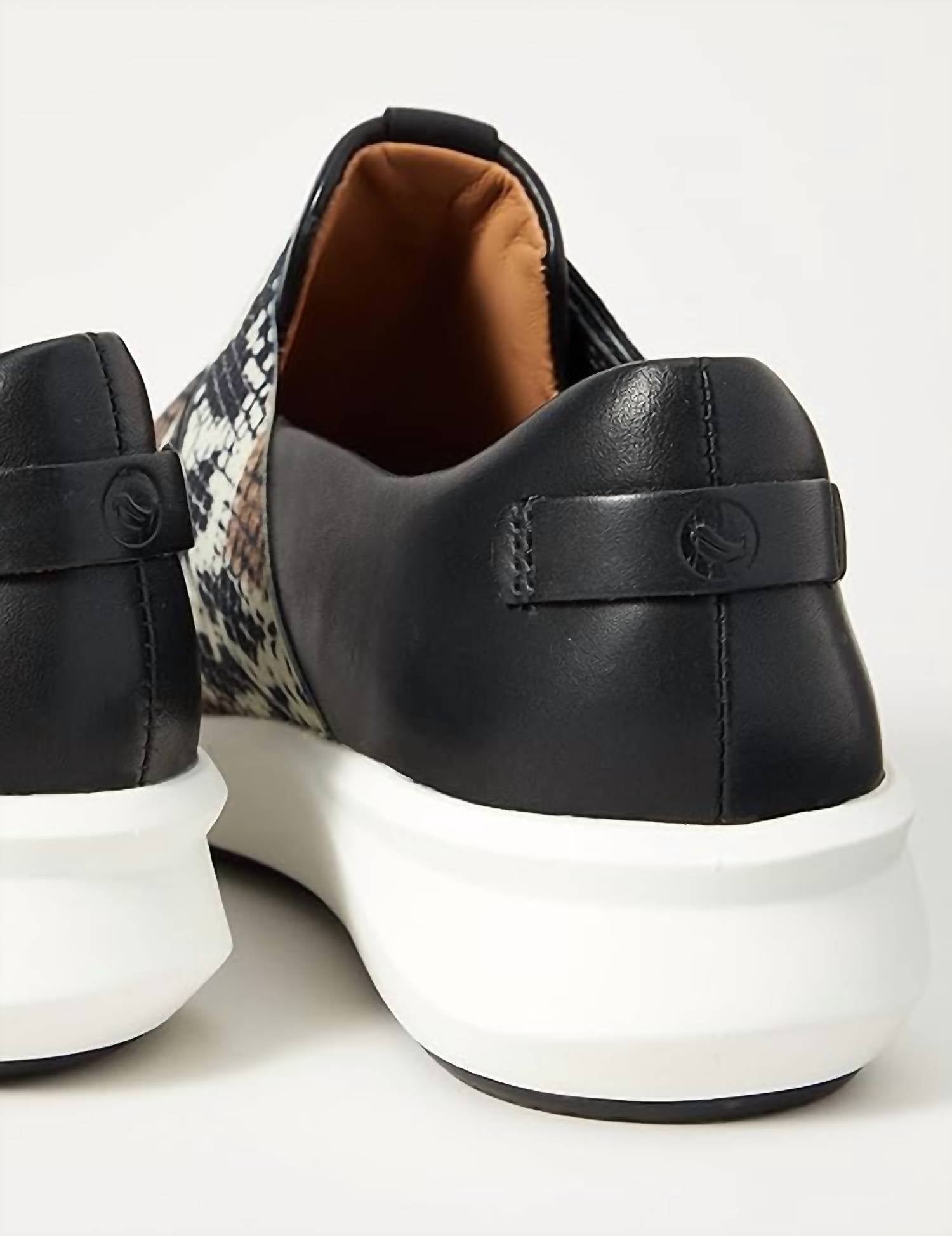 Clarks - Women's Un Rio Strap Sneakers