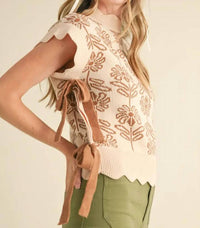 &Merci - Ribbed Scallop Floral Sweater Vest