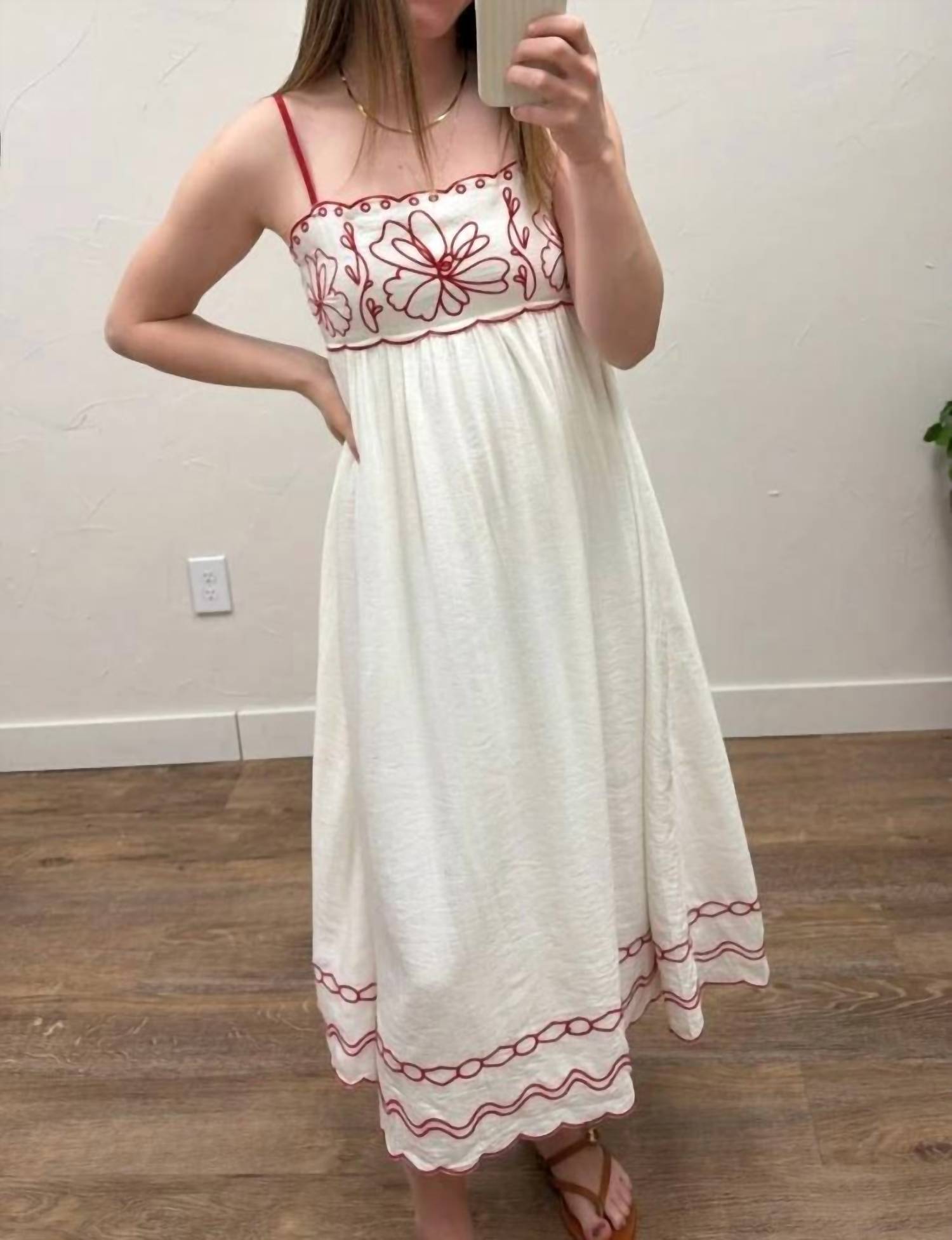 Blu Pepper - Floral Embroidery Scalloped Midi Dress