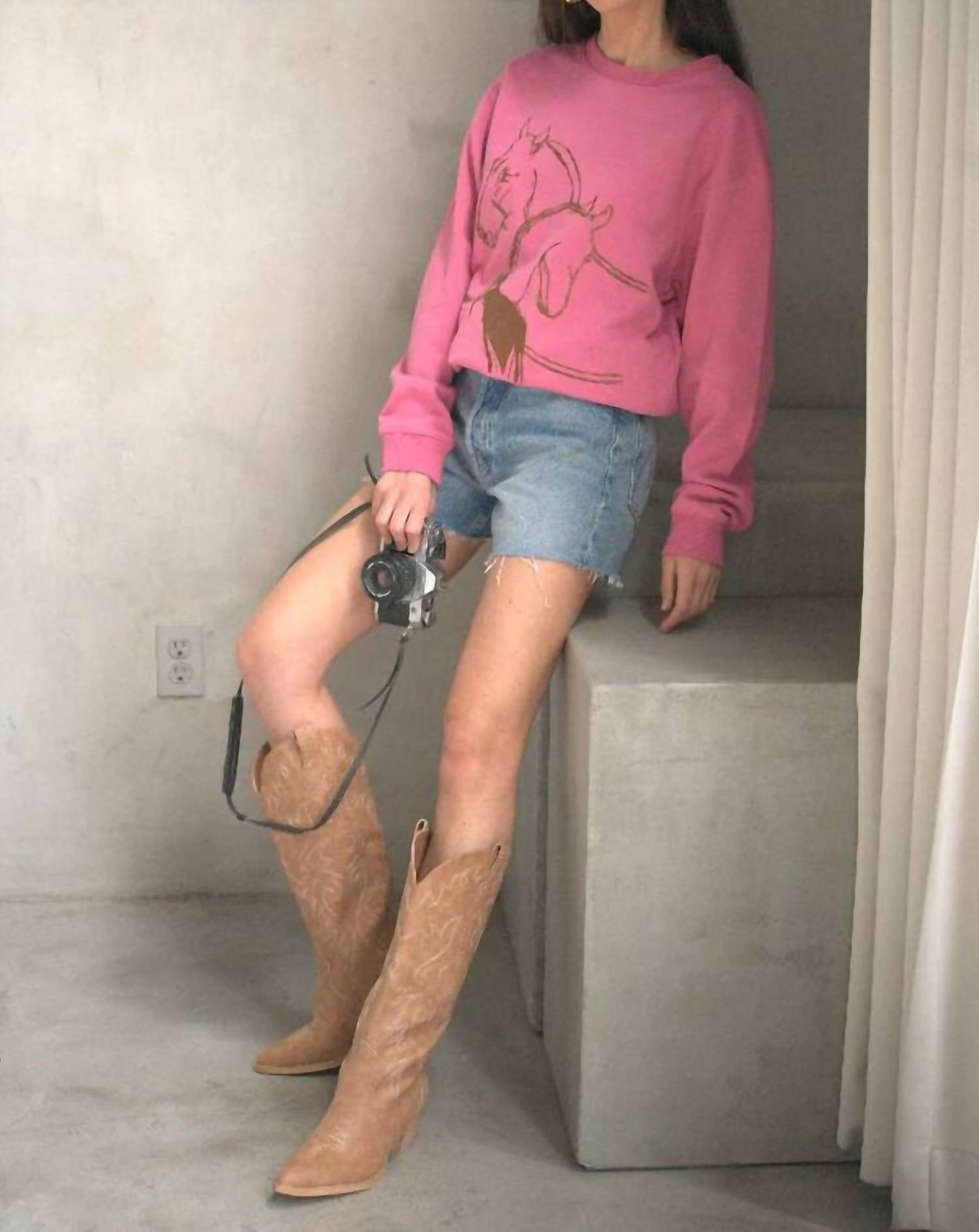 Care Tucker - 90’s Baggy Embroidered Sweatshirt
