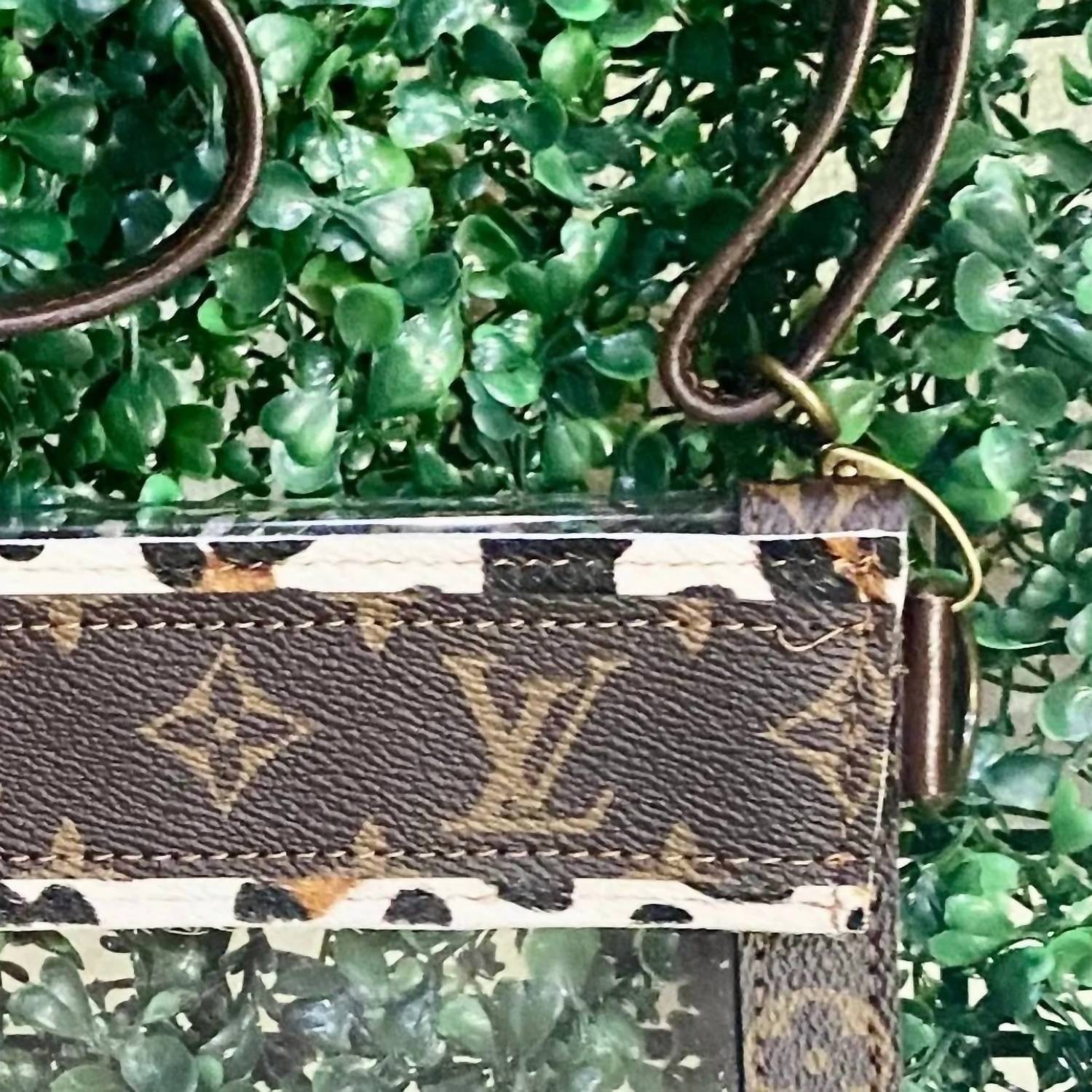 Kingdom Kreations - Women's Leopard Trim Stadium Crossbody Bag