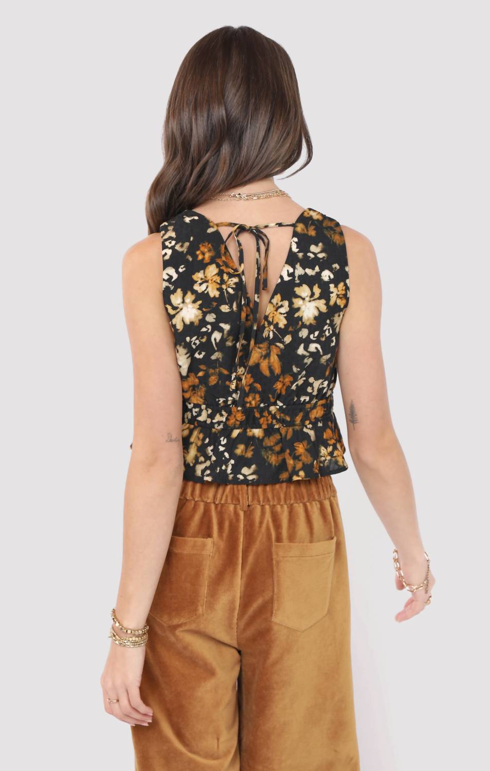 Sadie & Sage - With Ease Vneck Peplum Top