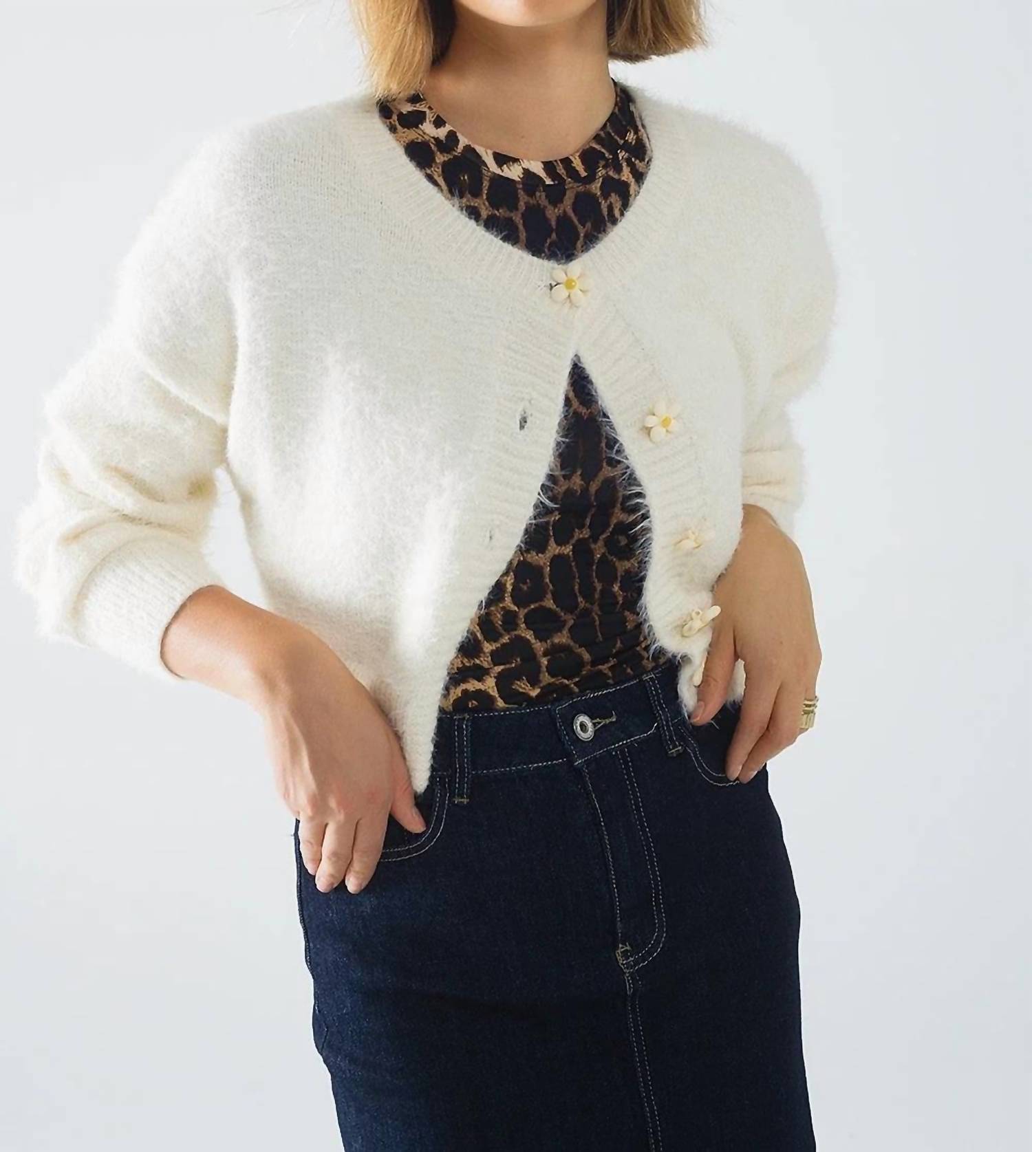 Q2 - Flower Buttons Short Fluffy Cardigan
