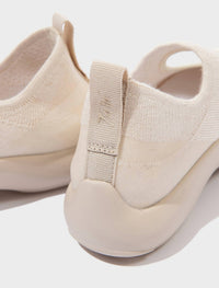 Tabi - Women's Closed Sandal