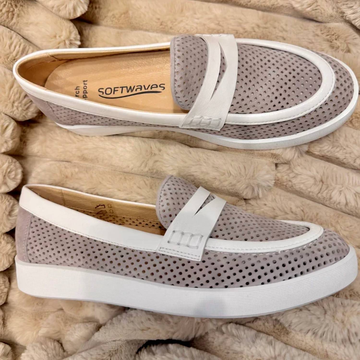 Softwaves - Women's Raina Perforated Loafer