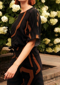 Frank Lyman - Flowy Elbow Crewneck Top