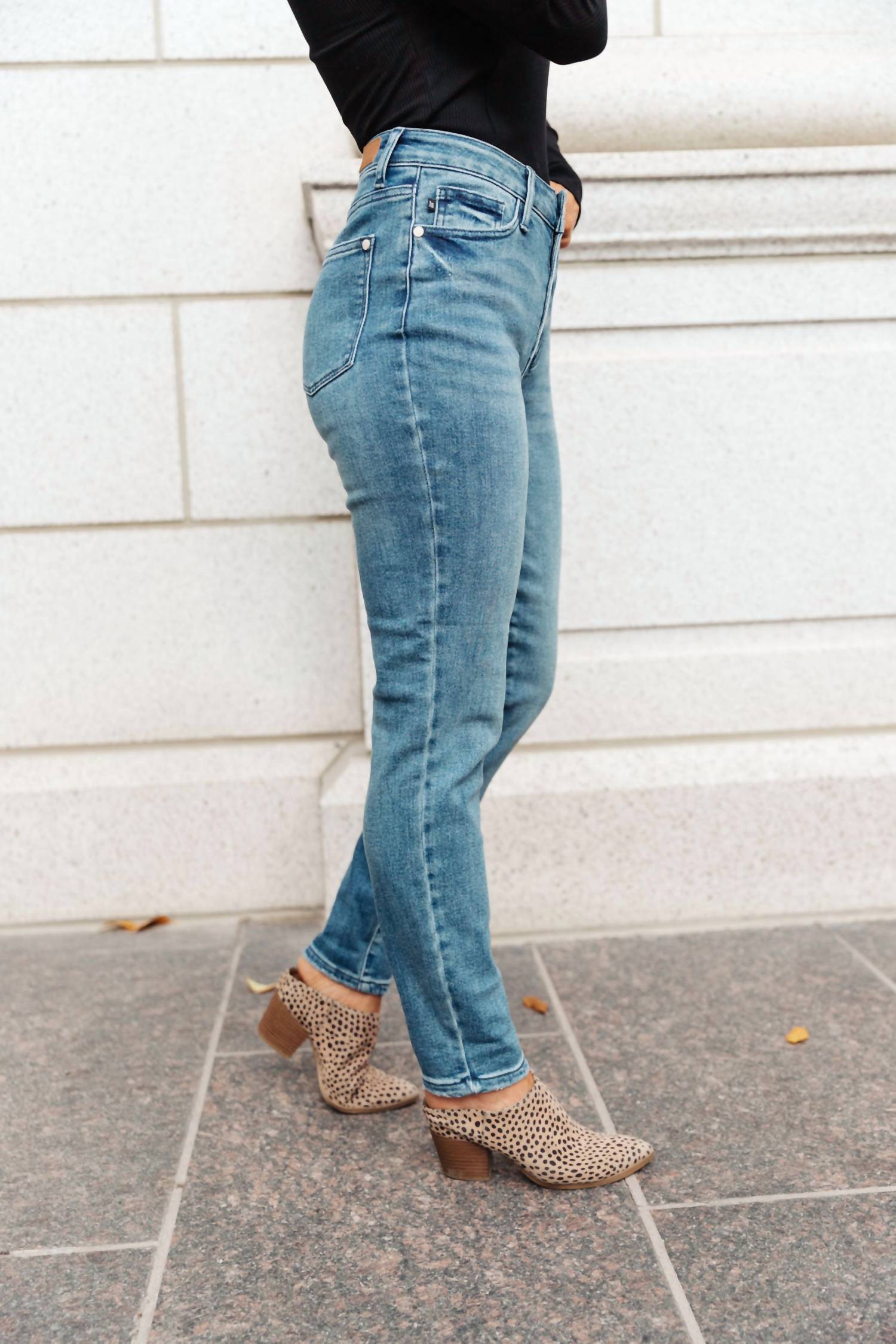 Judy Blue - High Waist Relaxed Fit Non Distressed Jeans