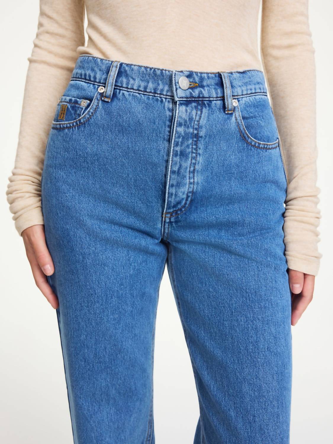 BY MALENE BIRGER Chicago Jean in mid denim blue - women's jeans - detail view