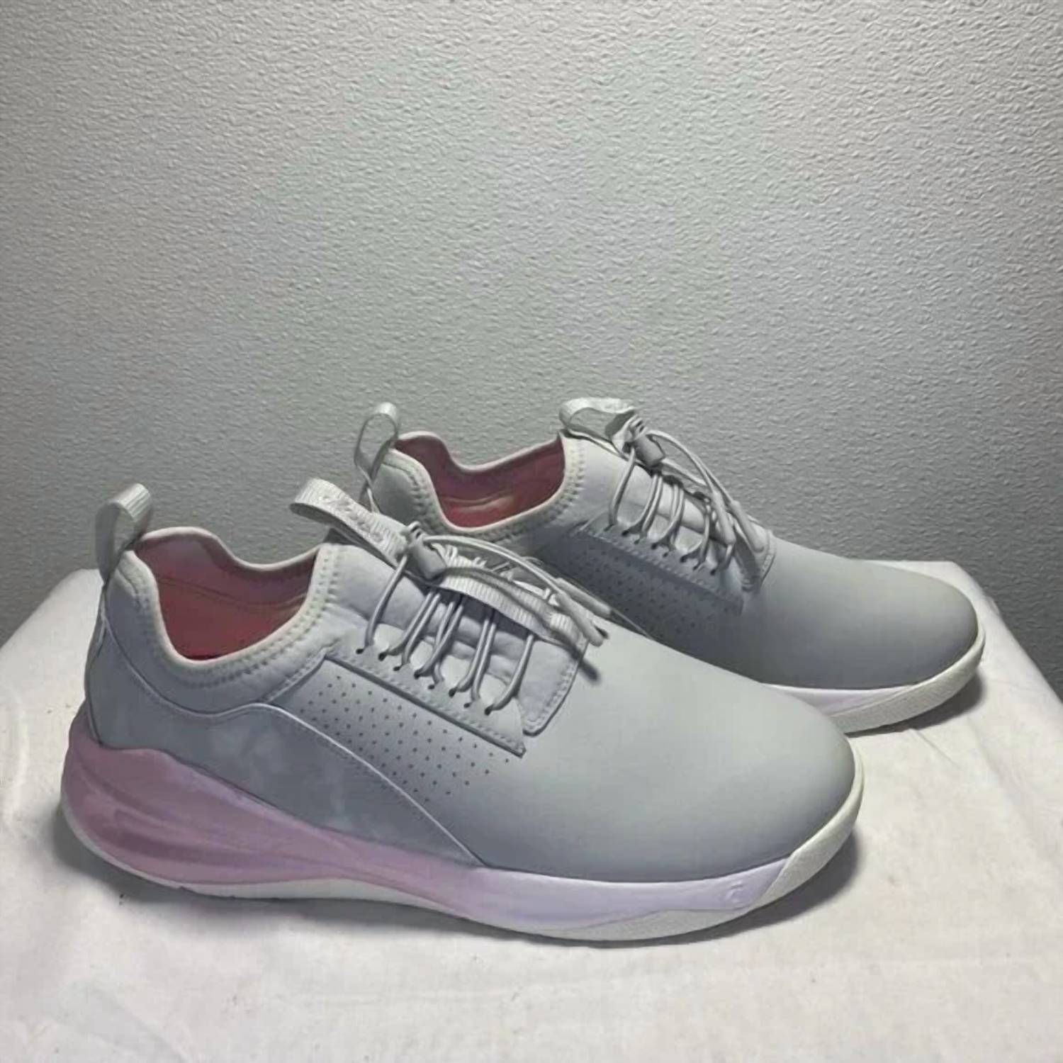 Clove Women's Classic Low-top Sneakers in grey pink - women's sneaker - detail view