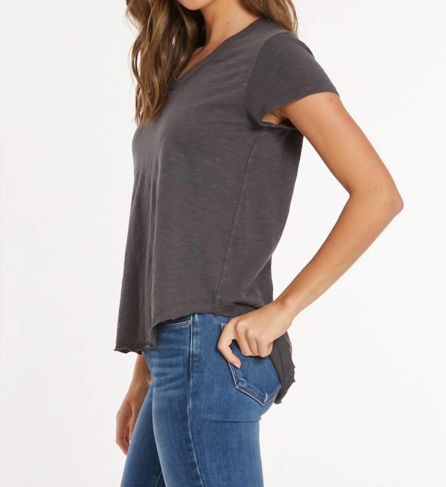 Mododoc - Curved Hem V-neck Tee
