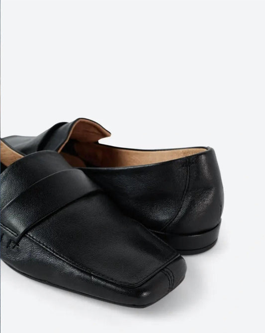 Intentionally Blank - Women's Pinky Loafer