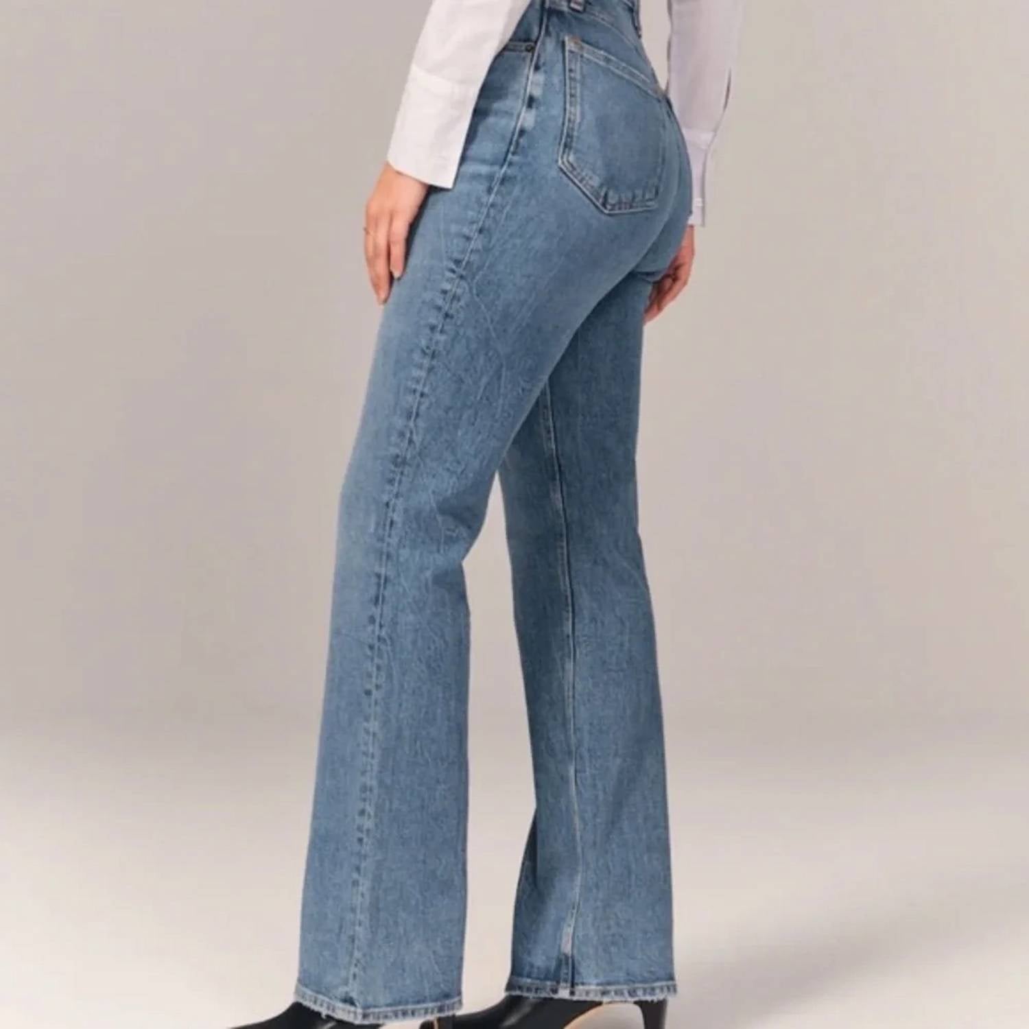 Abercrombie & Fitch - Ultra High Rise Vintage Flare Jeans