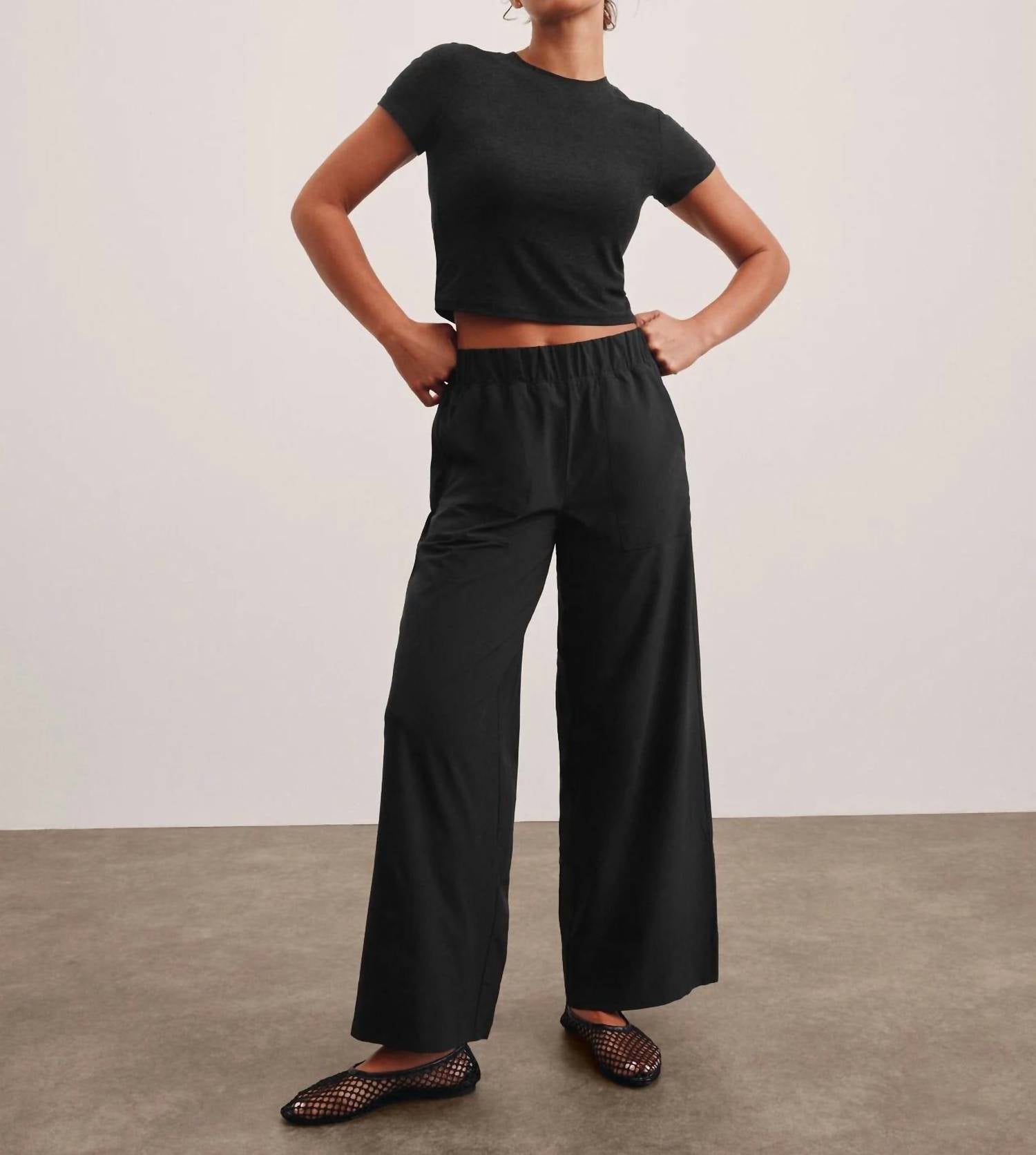 BEYOND YOGA Women’s Easy Wide Leg Pant in true black - women's pants