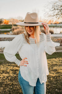 Doe And Rae - Embroidered Button Blouse