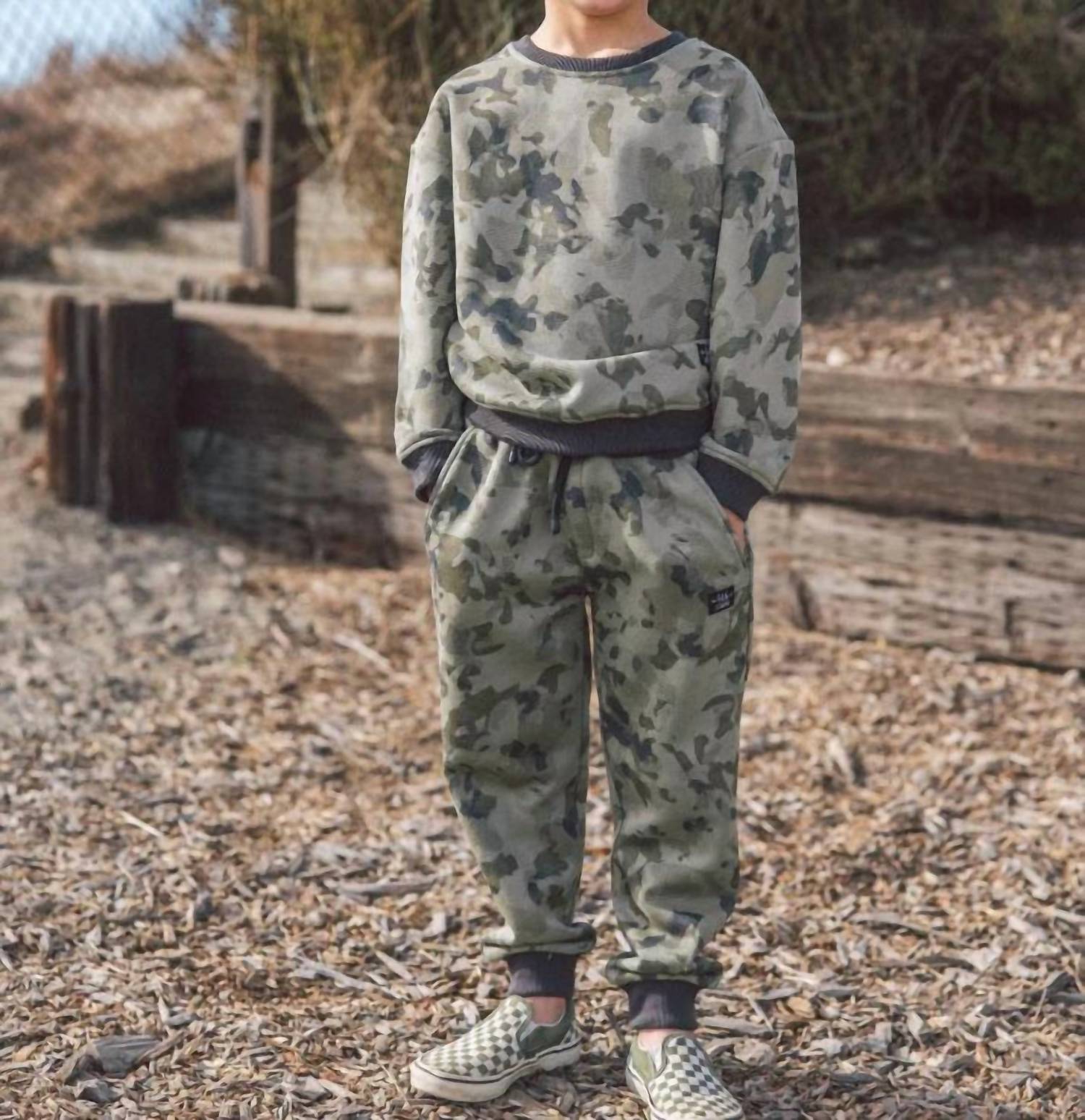 feather 4 arrow Bowie Camo Fleece Jogger in oil green - kids' joggers