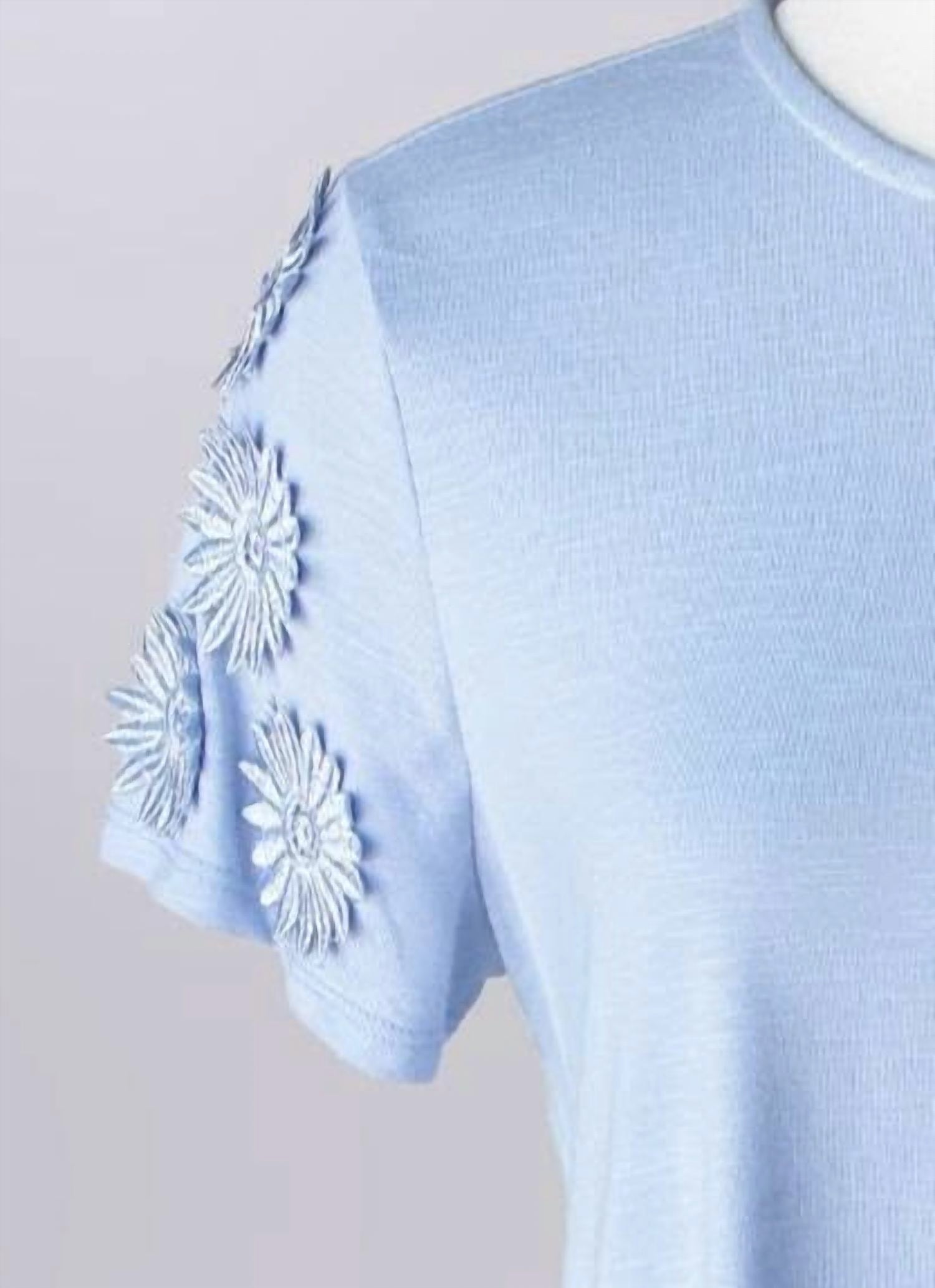 Keren Hart - Women's Floral Daisy Sleeve Appliques Top
