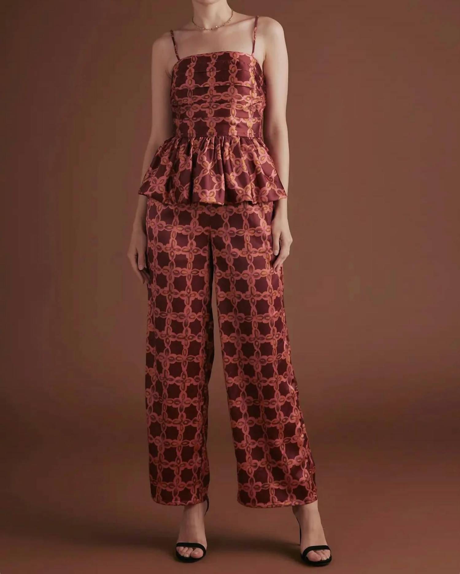 Strut & Bolt - Chainlink Pleated Top