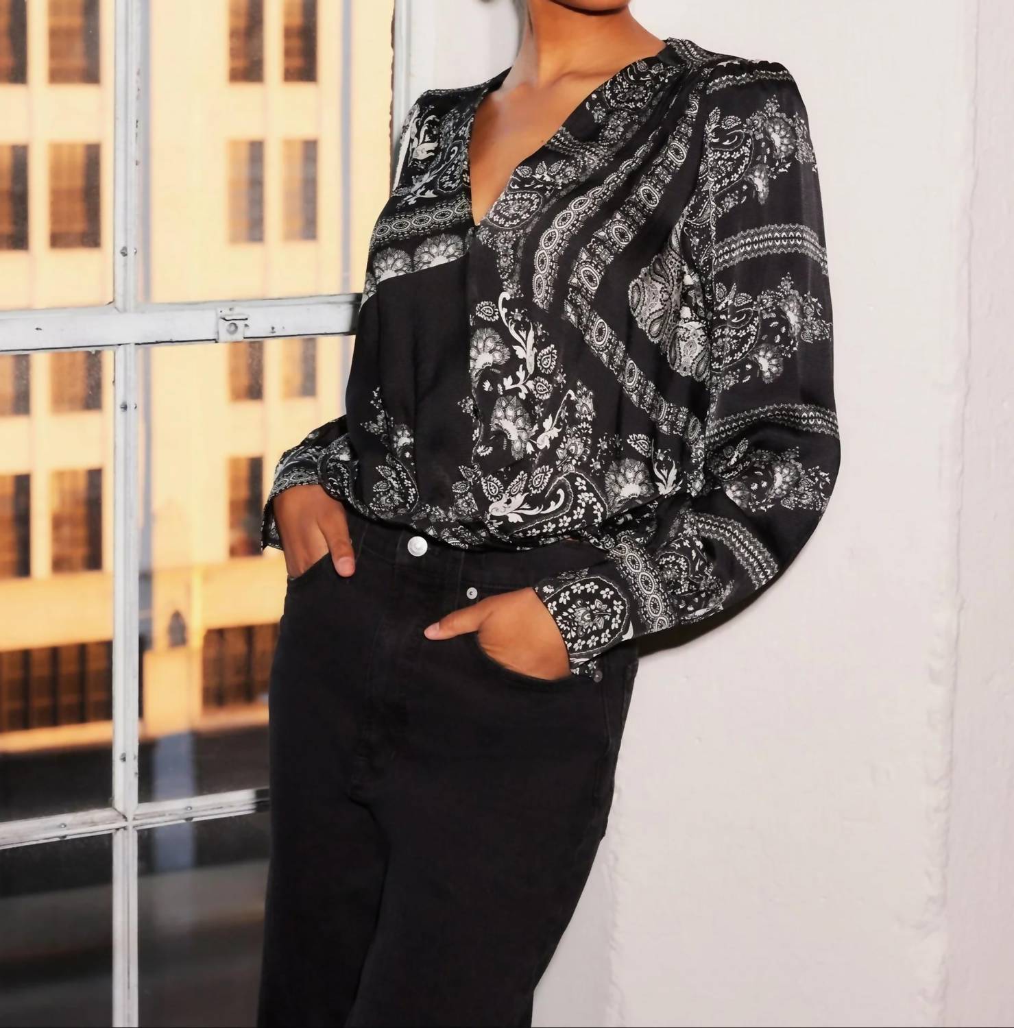 Fifteen Twenty - Paisley Scarf Print V-neck Blouson Top