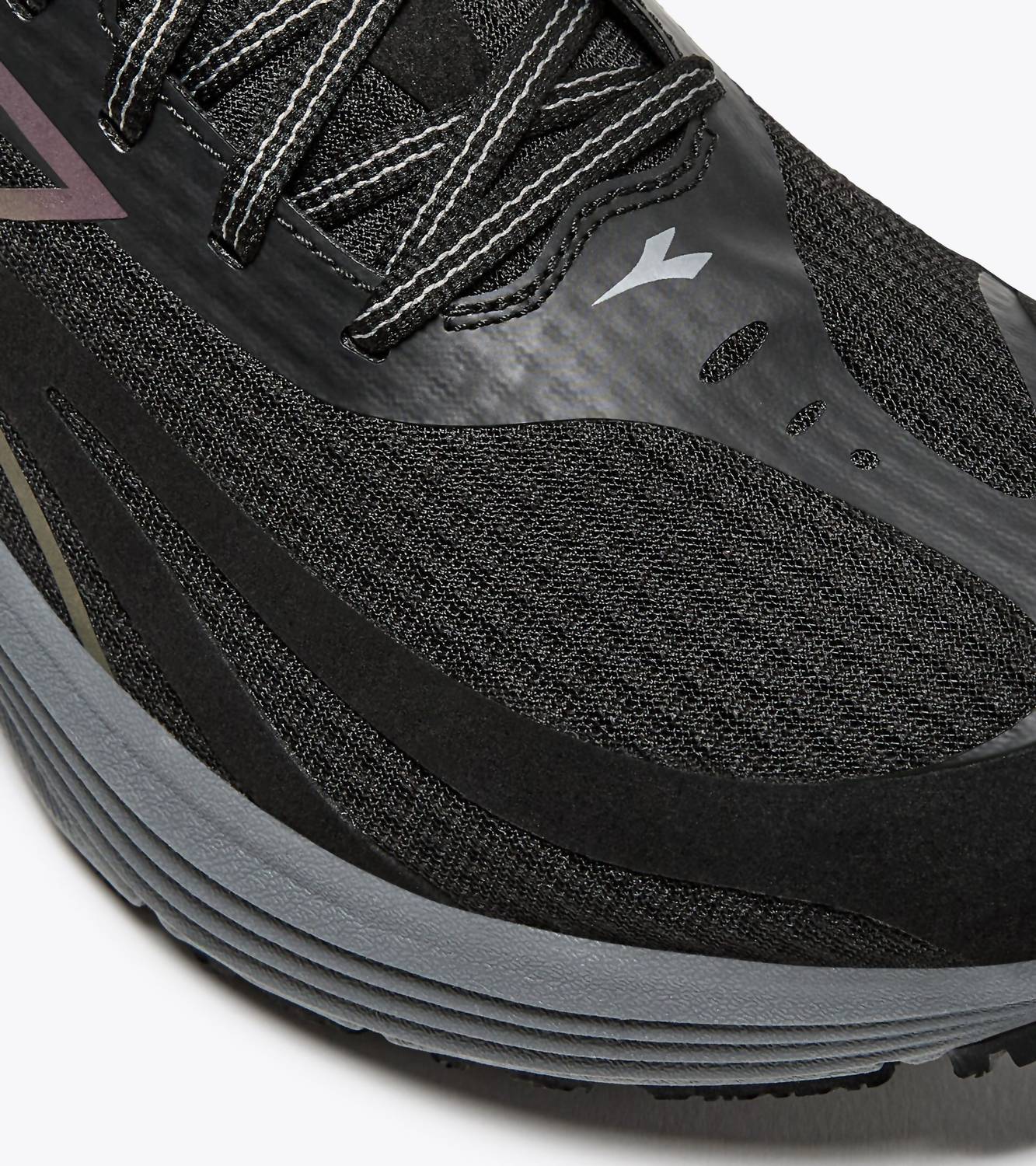 Diadora - Men's Mythos Blueshield 9 Vortice Hip Sneaker
