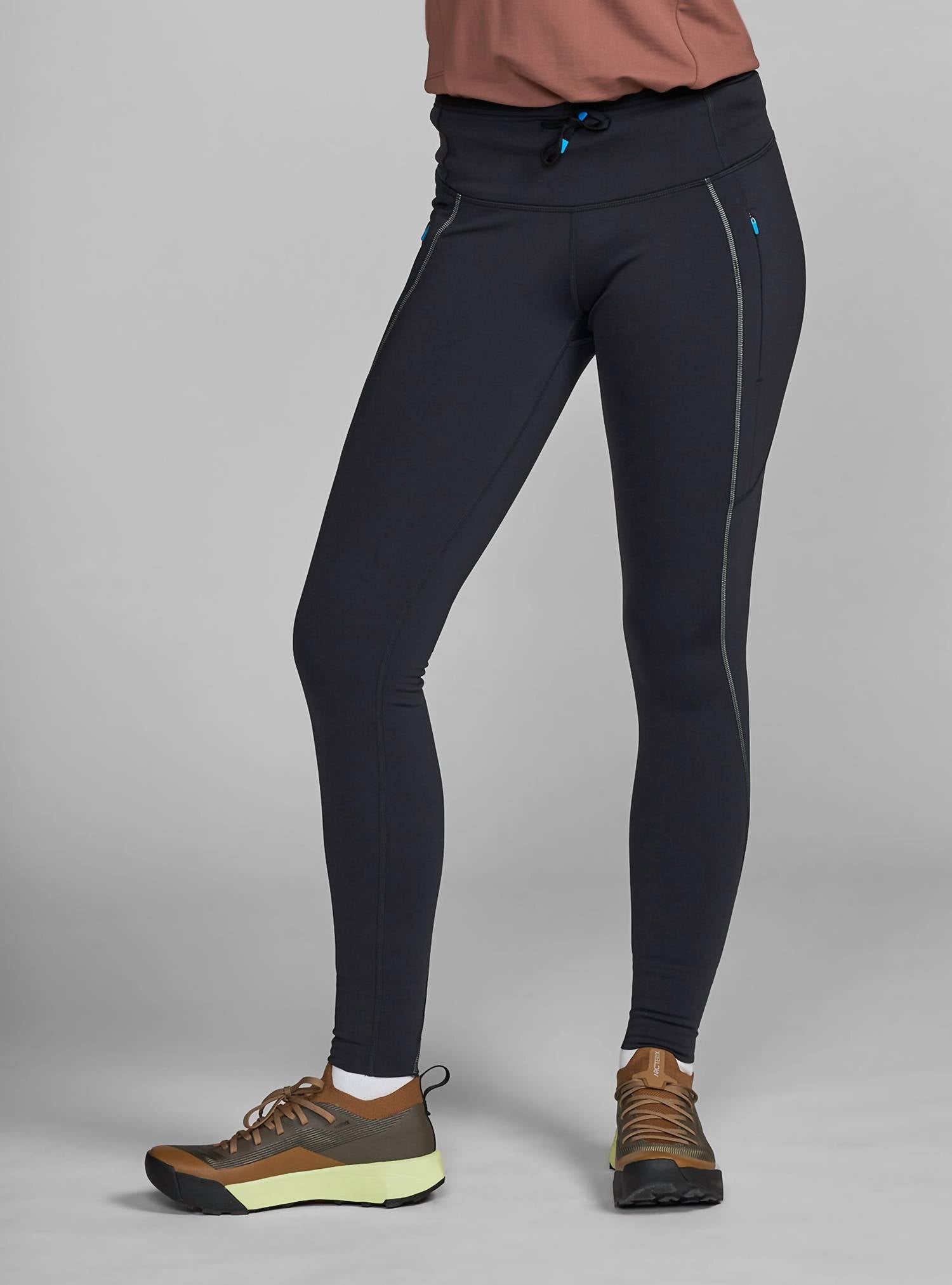 Janji Aurora Fleece Tights in midnight - women's pants - detail view
