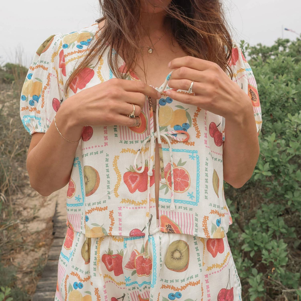 Ee:Some - Short Sleeves Slight Puff Top