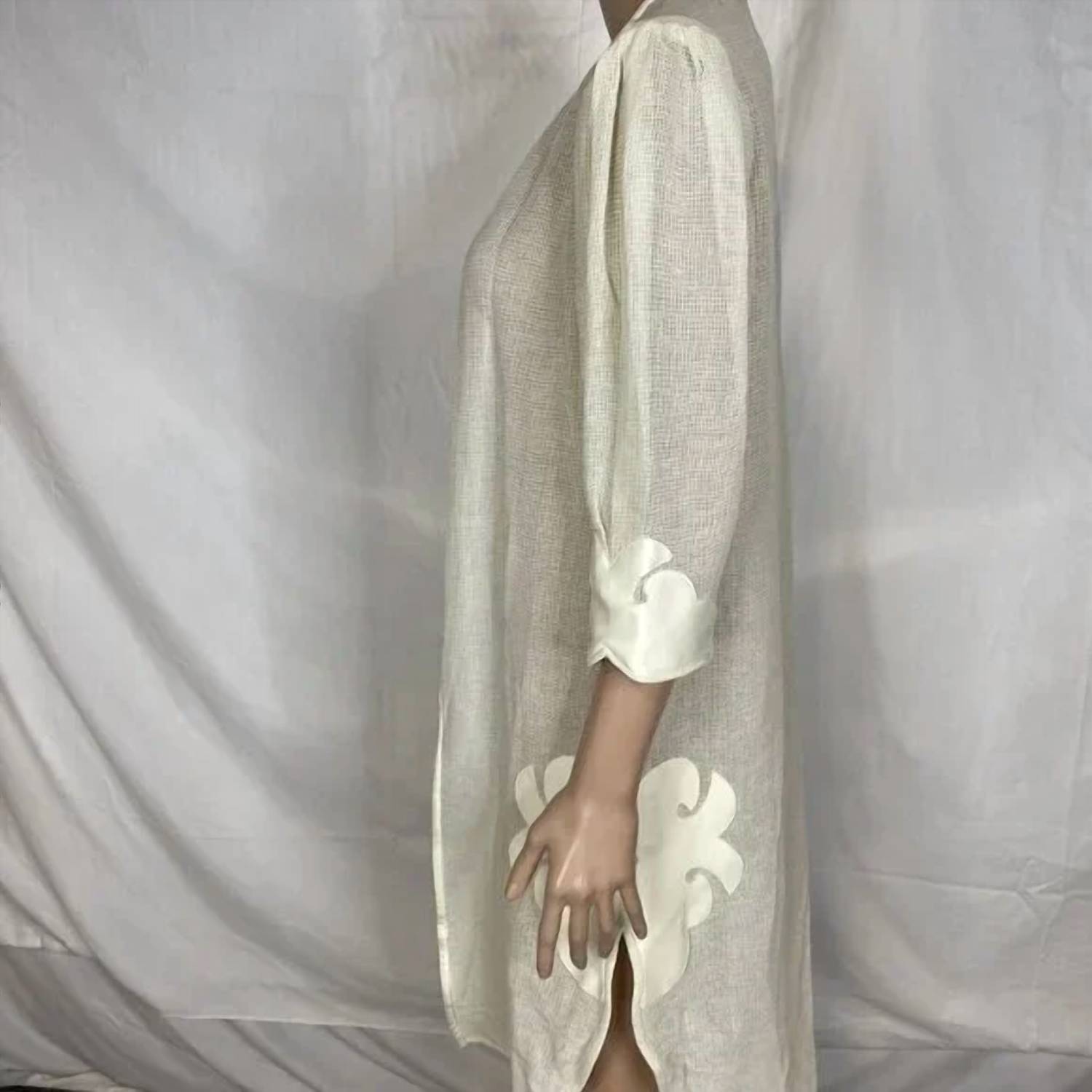 ADRIANA DEGREAS Women’s Appliqué Short Cover-up Robe in white - women's swimwear - detail view