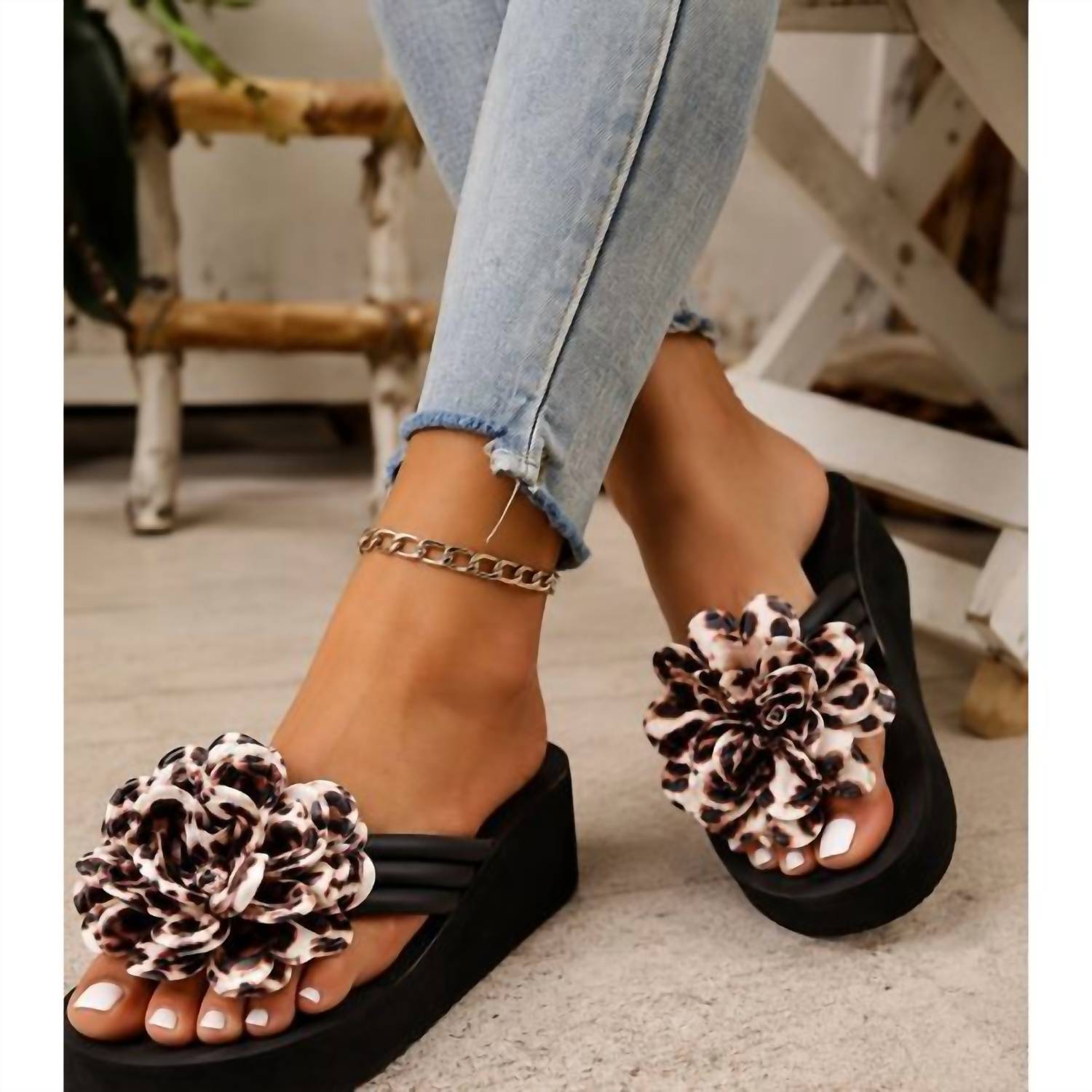66Disco - Women's Leopard Flower Platform Flip Flops