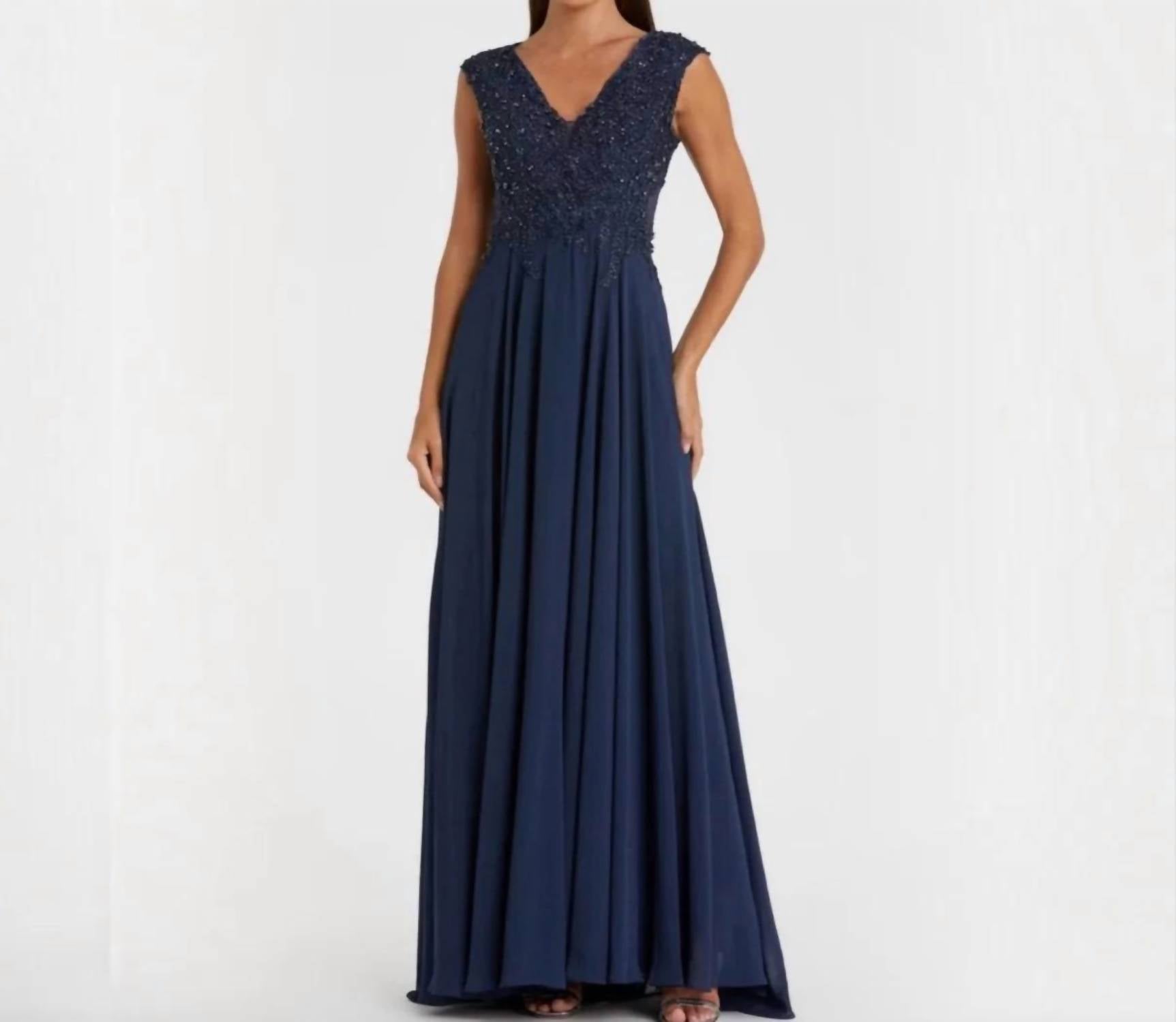 Mac Duggal - Appliqued Bodice Flowy Gown