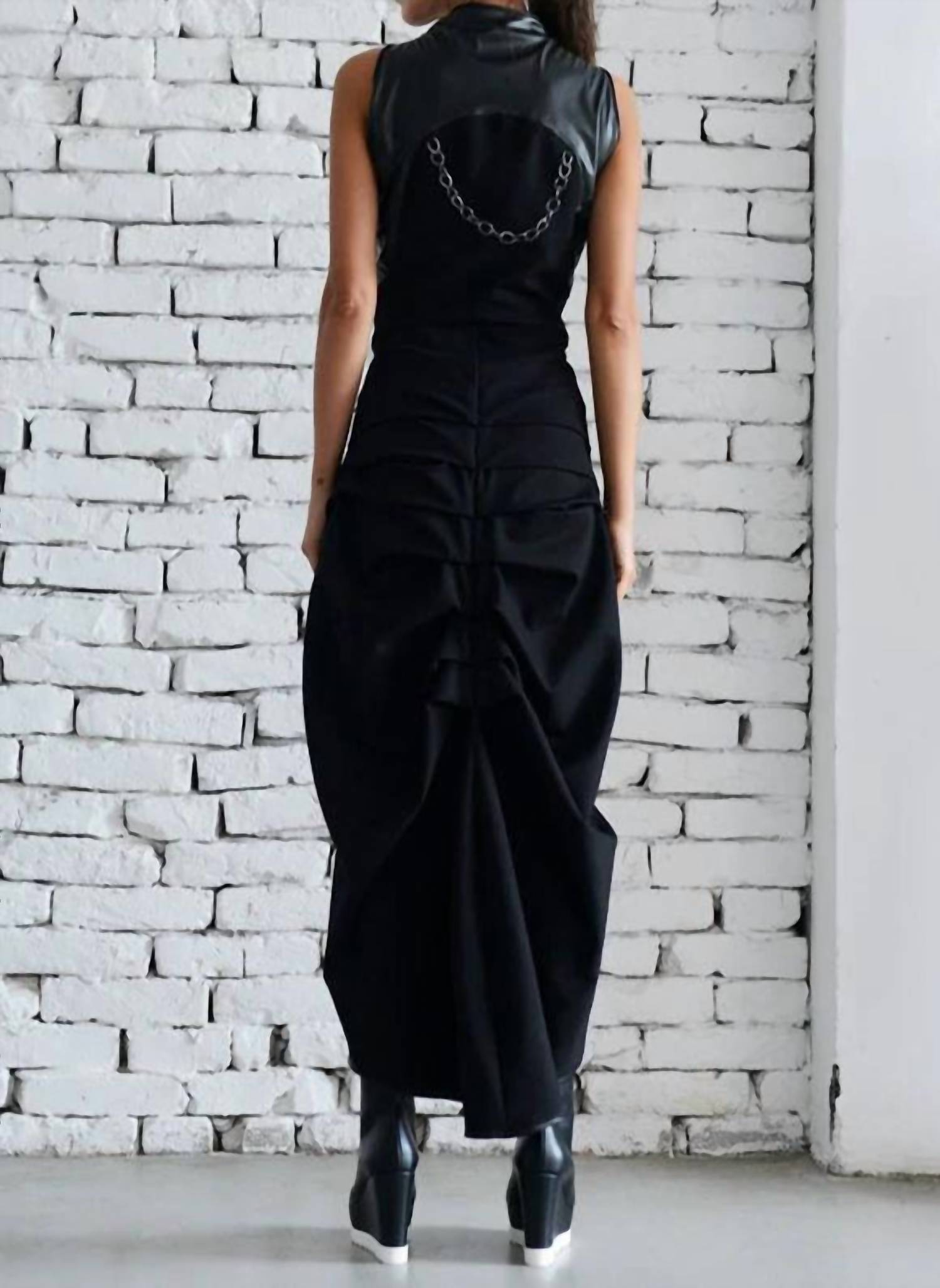 Metamorfosi - Asymmetric Vest