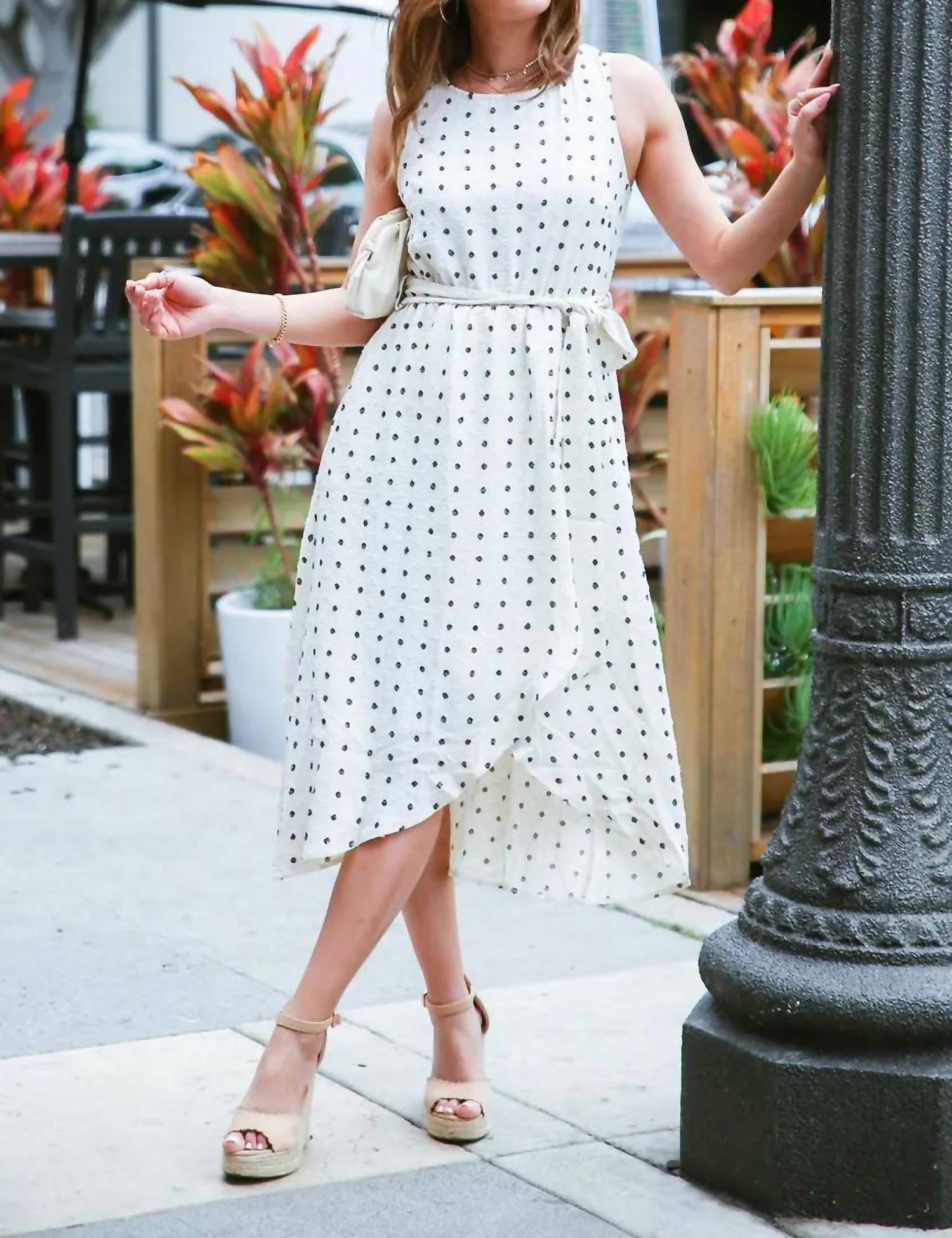 Amaryllis - Sleeveless Crew Neck Clip Dot Tulip Hem Midi Dress