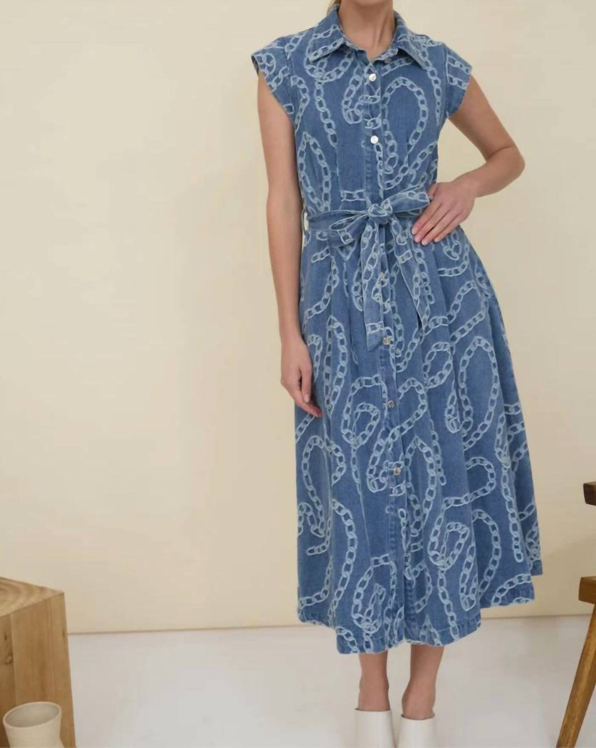 Zoe And Claire - Cap Sleeve Chain Jacquard Dress
