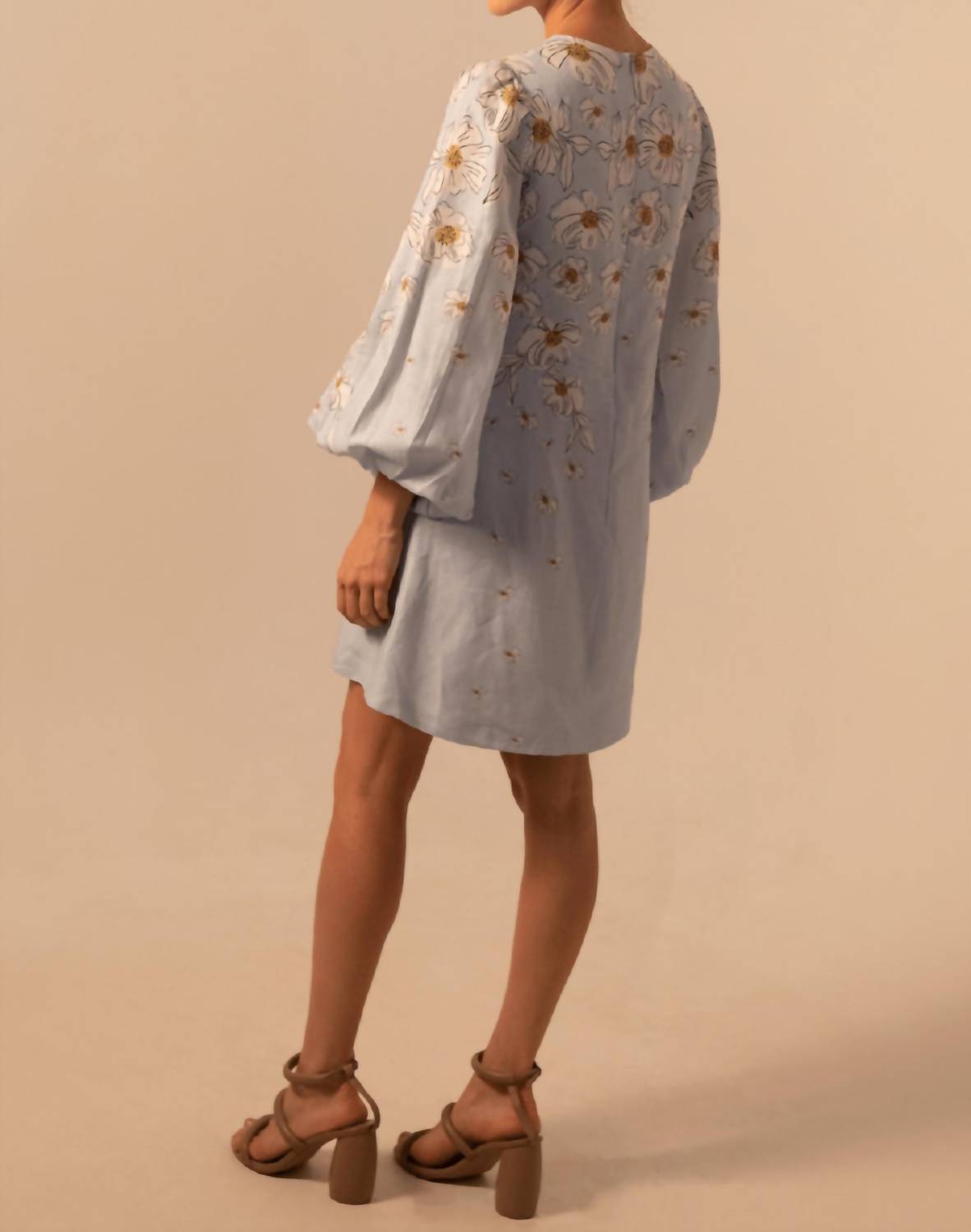 Kleid Fiorella Mini Dress in daisy baby blue - women's dress - detail view