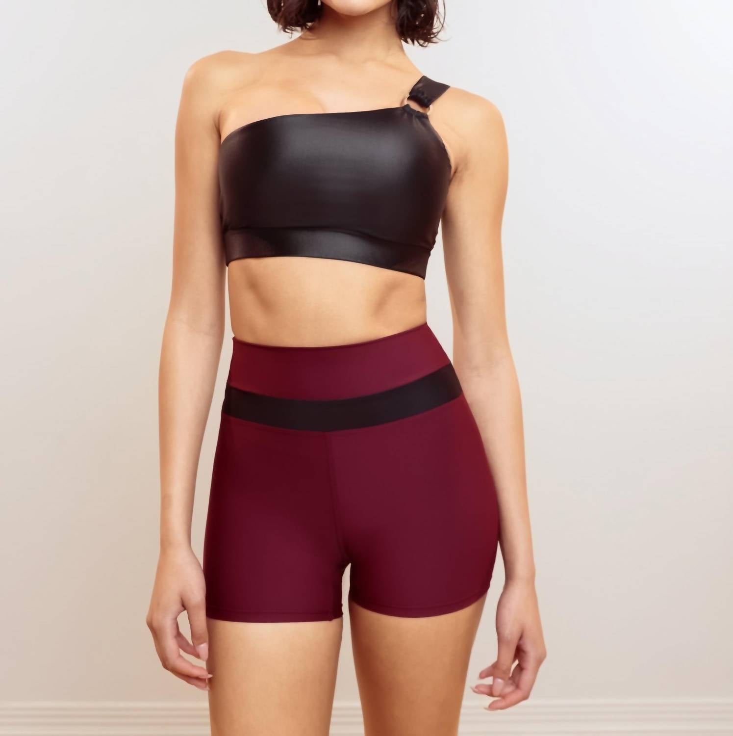 HEROINE SPORT O-bra One-shoulder Sports Bra in black - women's intimate