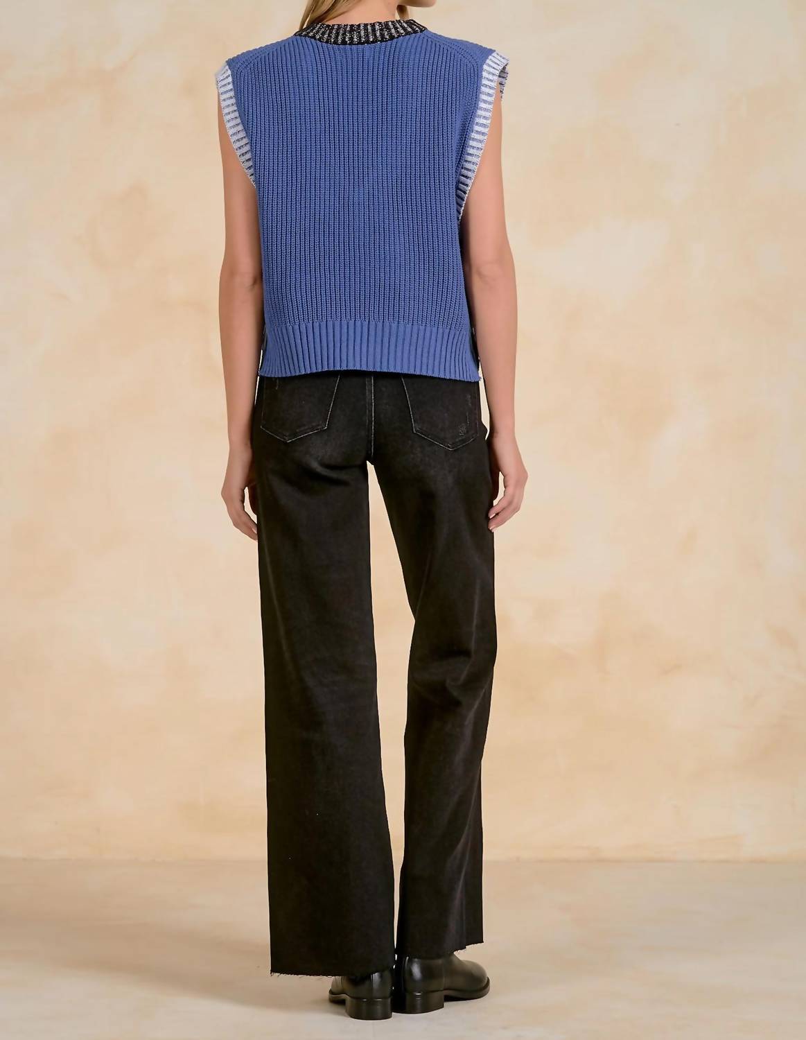 Elan - Short Sleeve V Neck Sweater