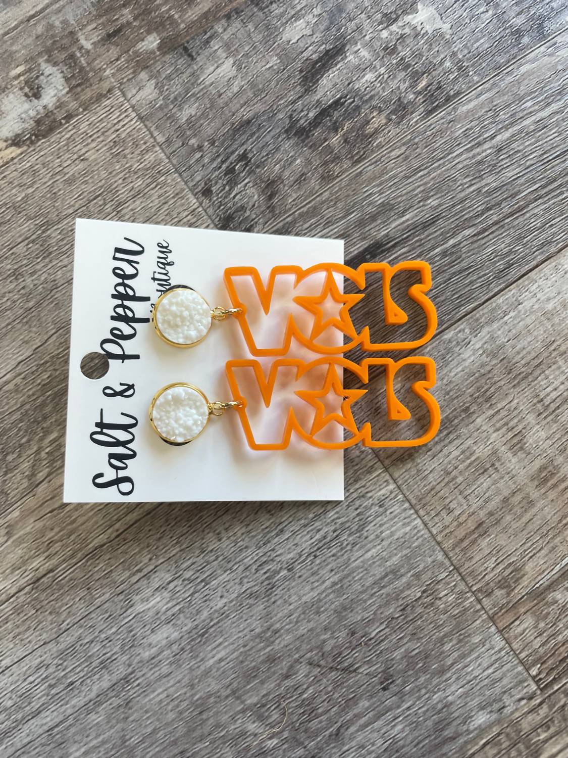 Cora'S Den - Vols Cutout Earring