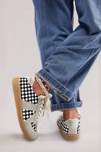 1 The Woman - Women's Checkerboard Patchwork Sneaker
