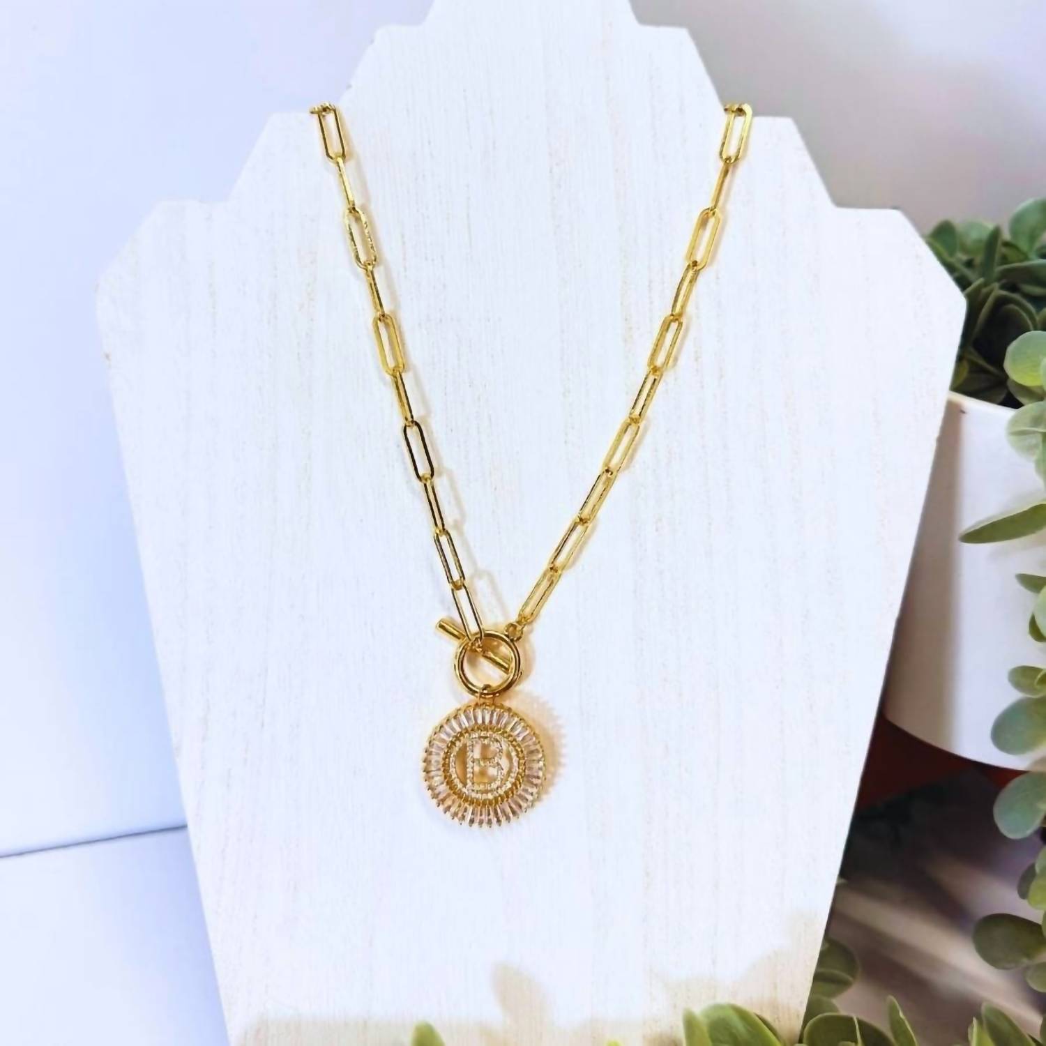 The Sis Kiss Women's Paperclip Radiant Initial Necklace in gold 3 - women's jewelry