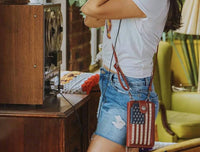 Montana West AMERICAN PRIDE PHONE CROSSBODY BAG in red - women's bag - detail view