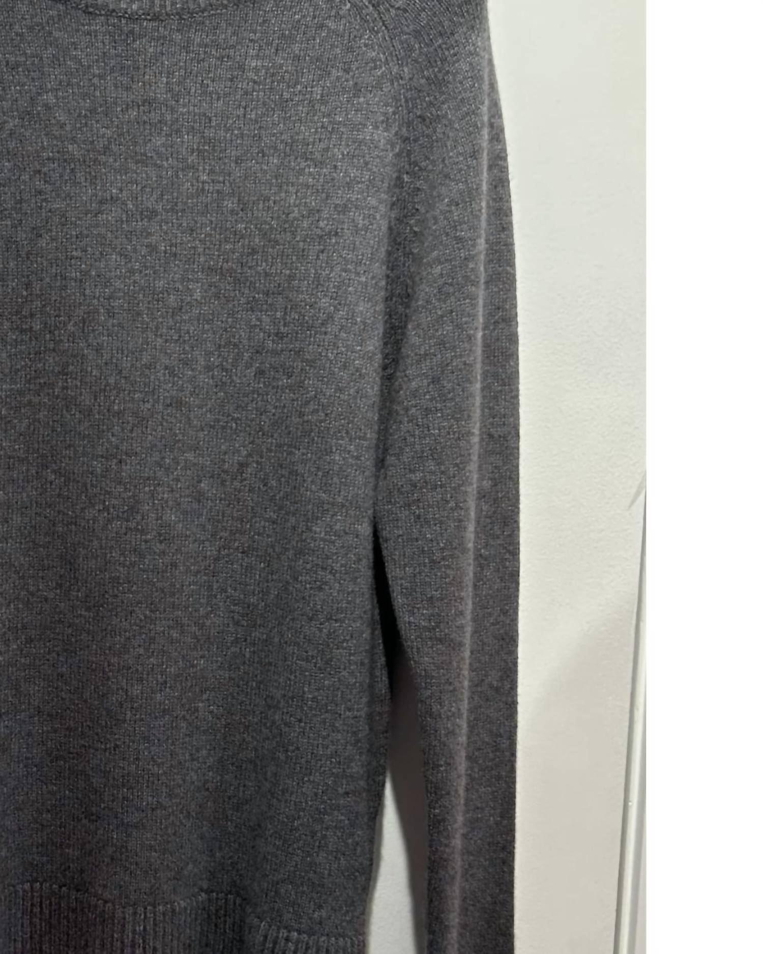 Moray Cashmere Women's Raglan Sleeve Cashmere Crewneck Sweater in derby grey light blue - women's sweater - detail view