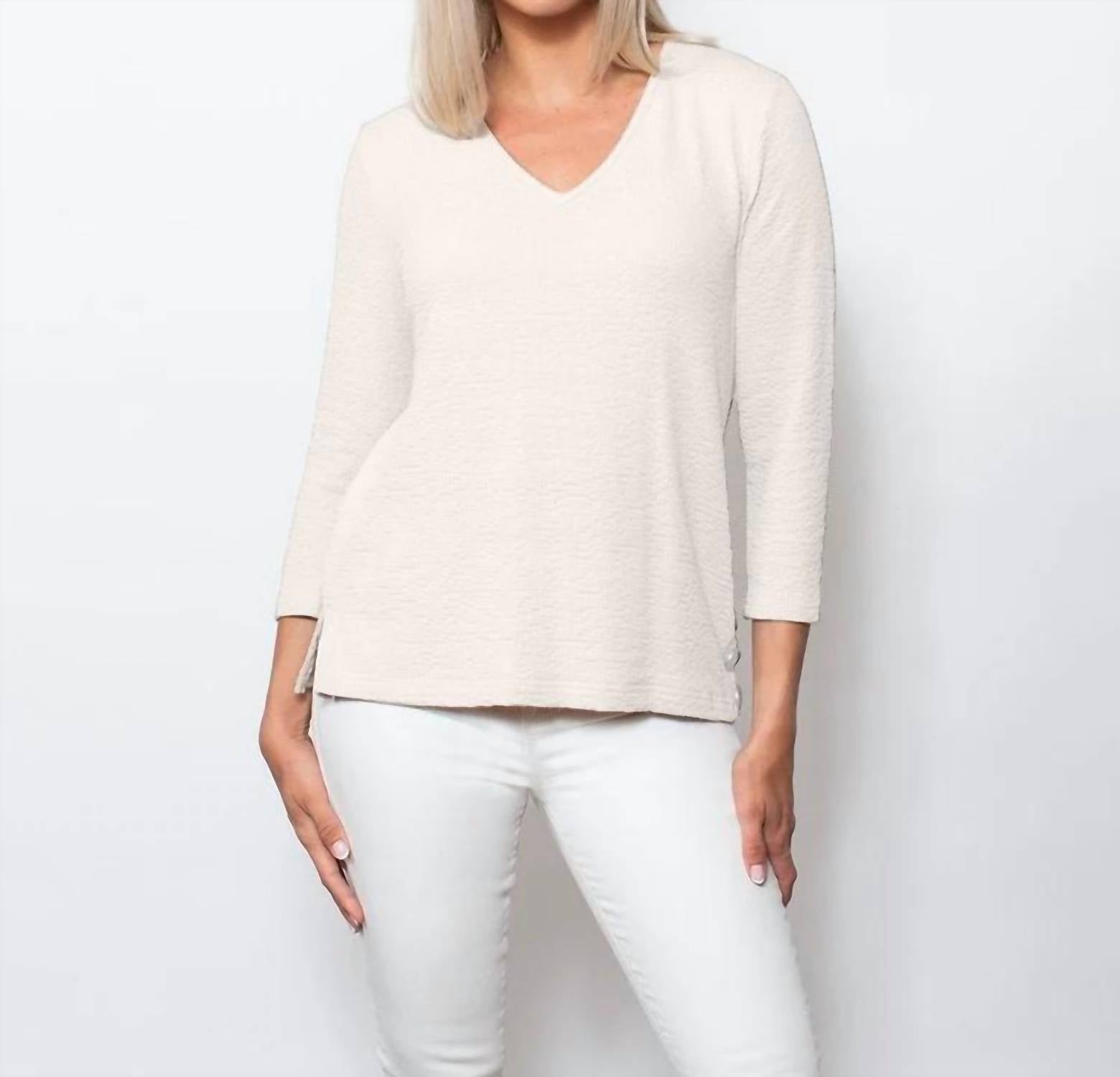 Sno Skins - Seersucker Knit V-neck Top