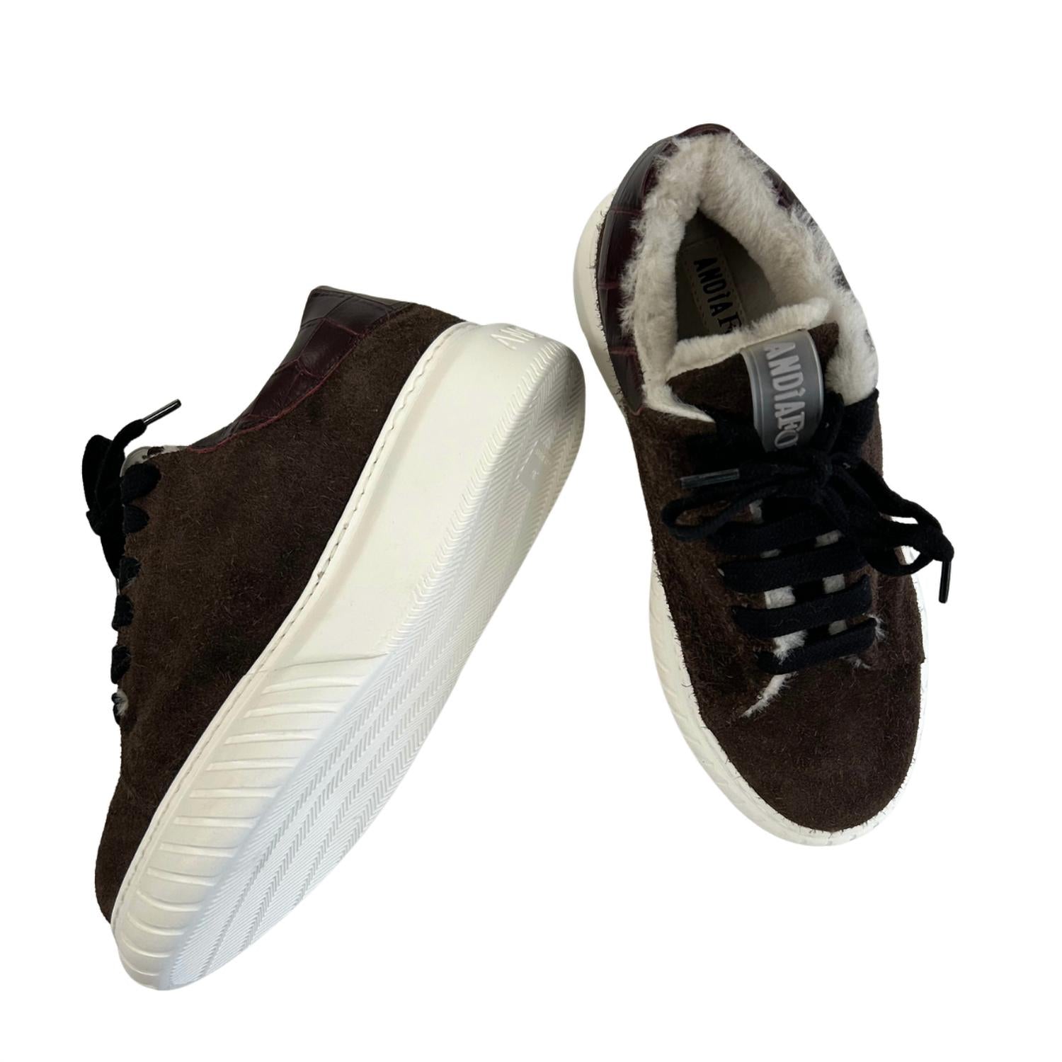 Andia Fora - Women's Zoe Cut Mont Bear Shoes