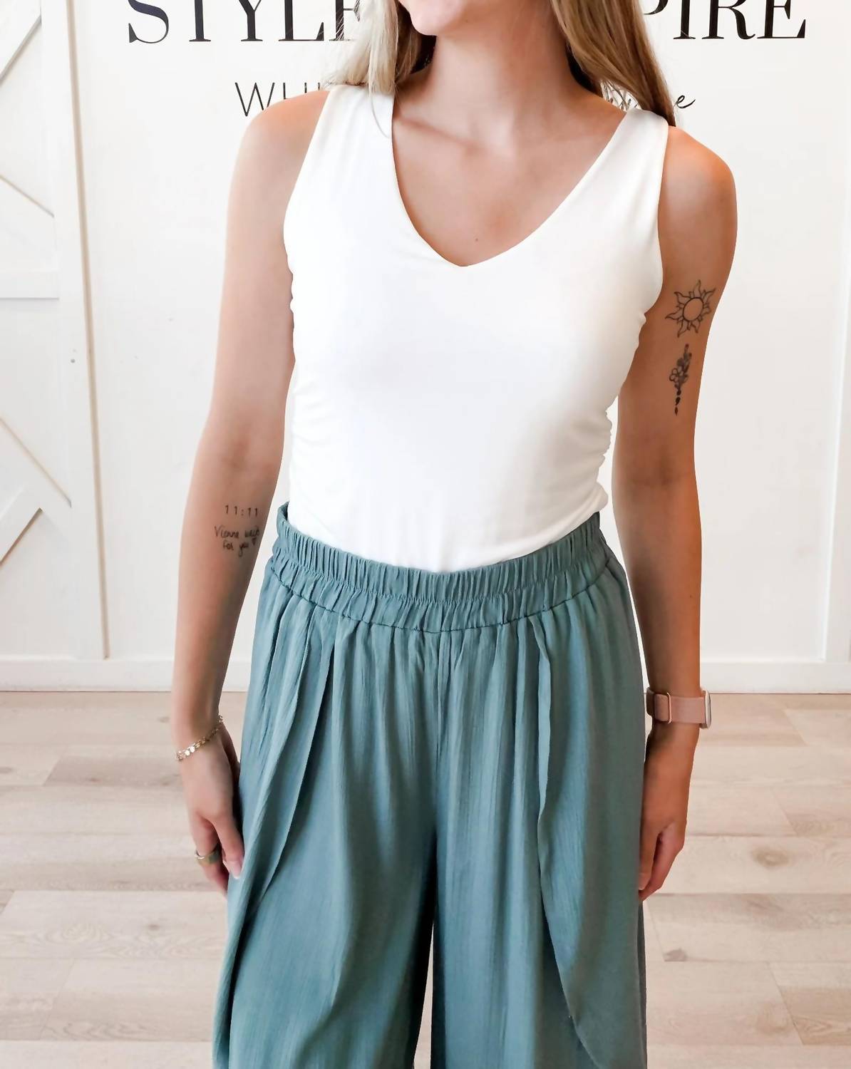 Wasabi + Mint - Dierdra Side Ruched V-neck Tank Top