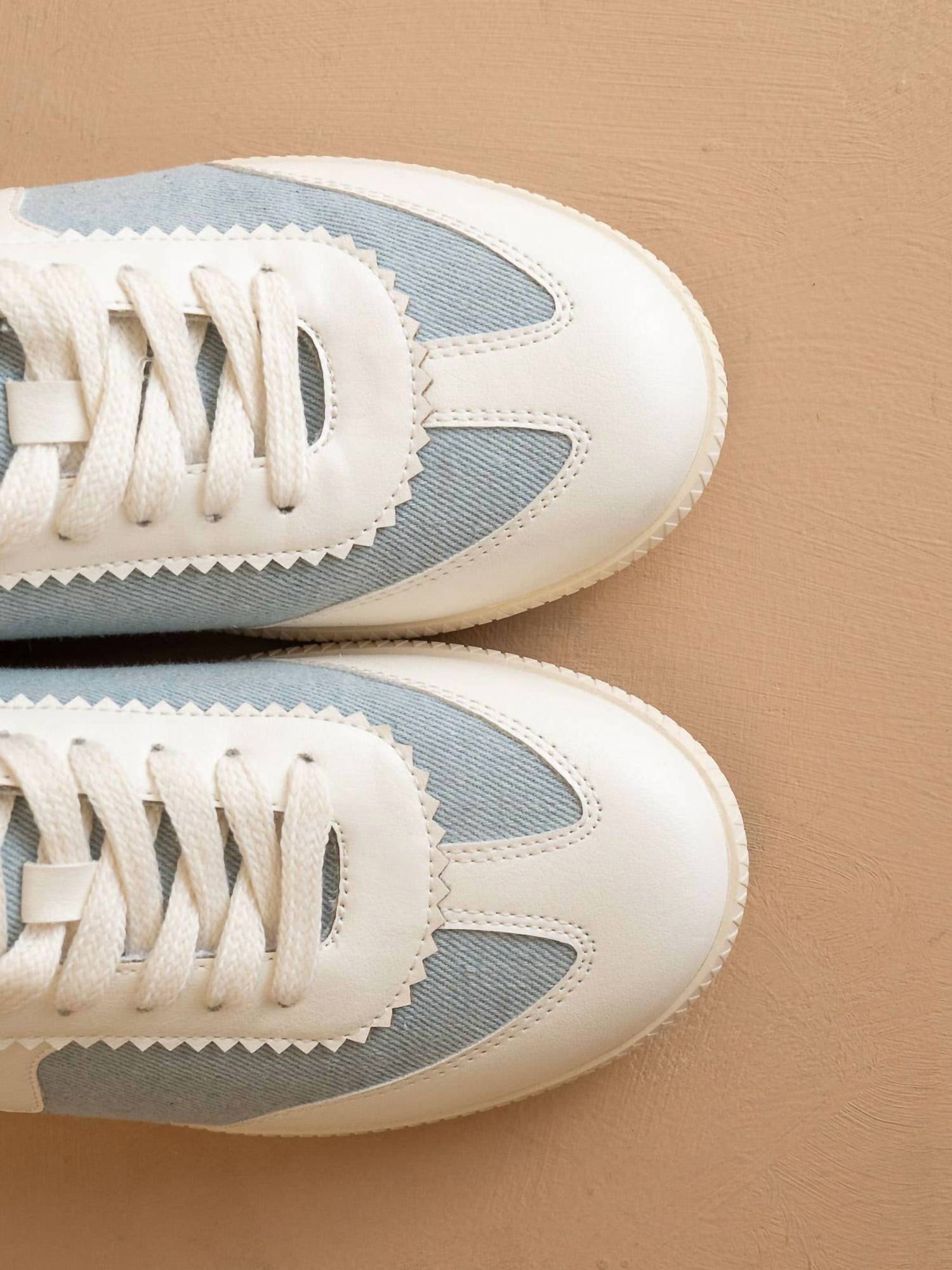 Oasis Society - Women's Kyla Low Top Sneaker