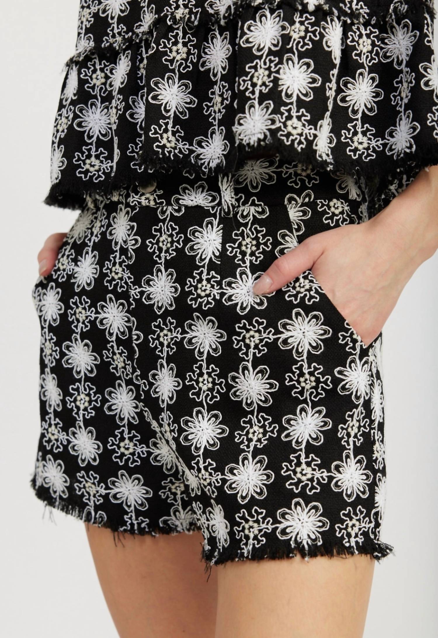 En Saison - Elsie Embroidered Tweed Shorts