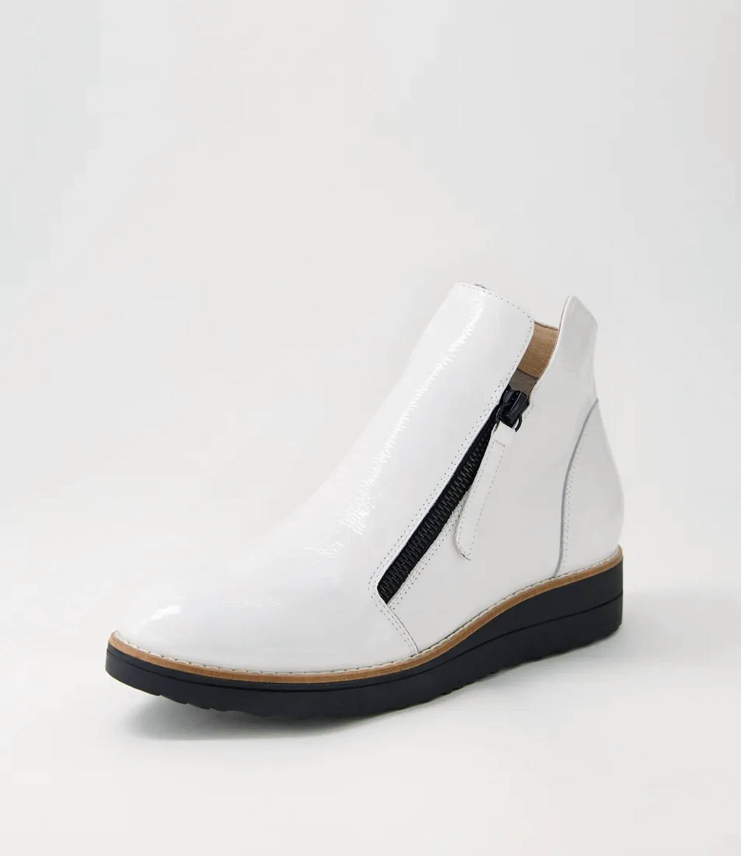 Django & Juliette - Women's Ohmy Sneaker