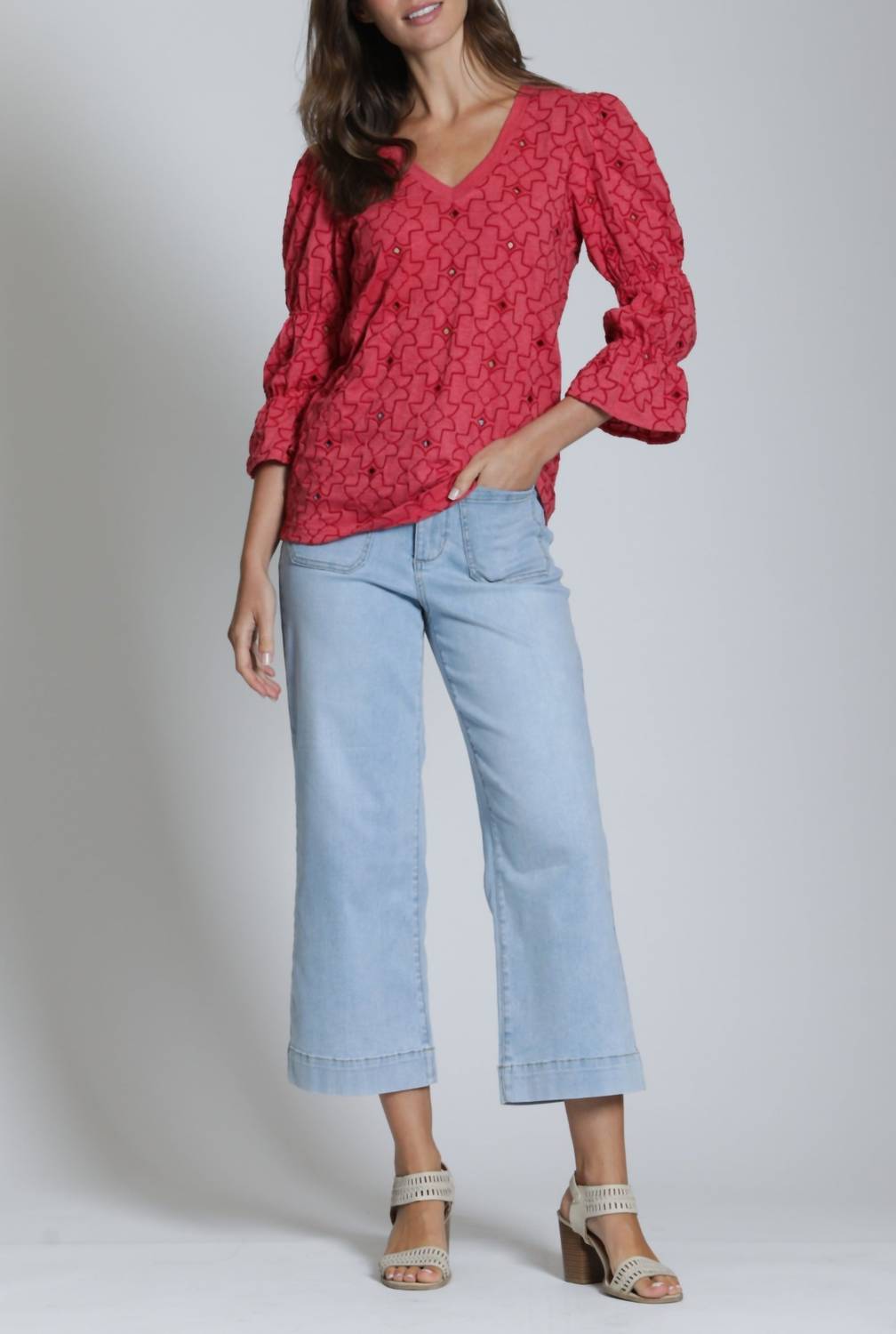 Apny - Eyelet Grace V Neck Shirt