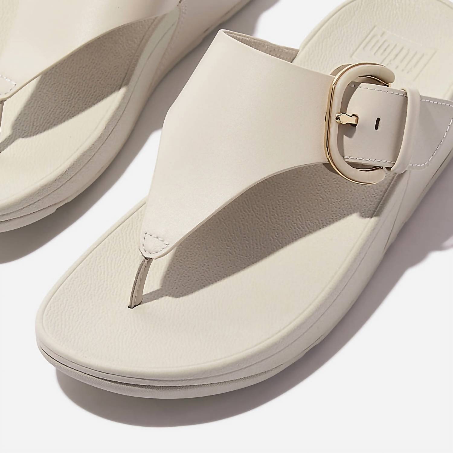 Fitflop - Women's Lulu Resin Buckle Toe Post Sandal