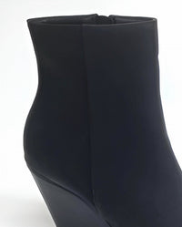 ChicPier Women's Pointed Western Booties in jet black - women's shoe - view 4