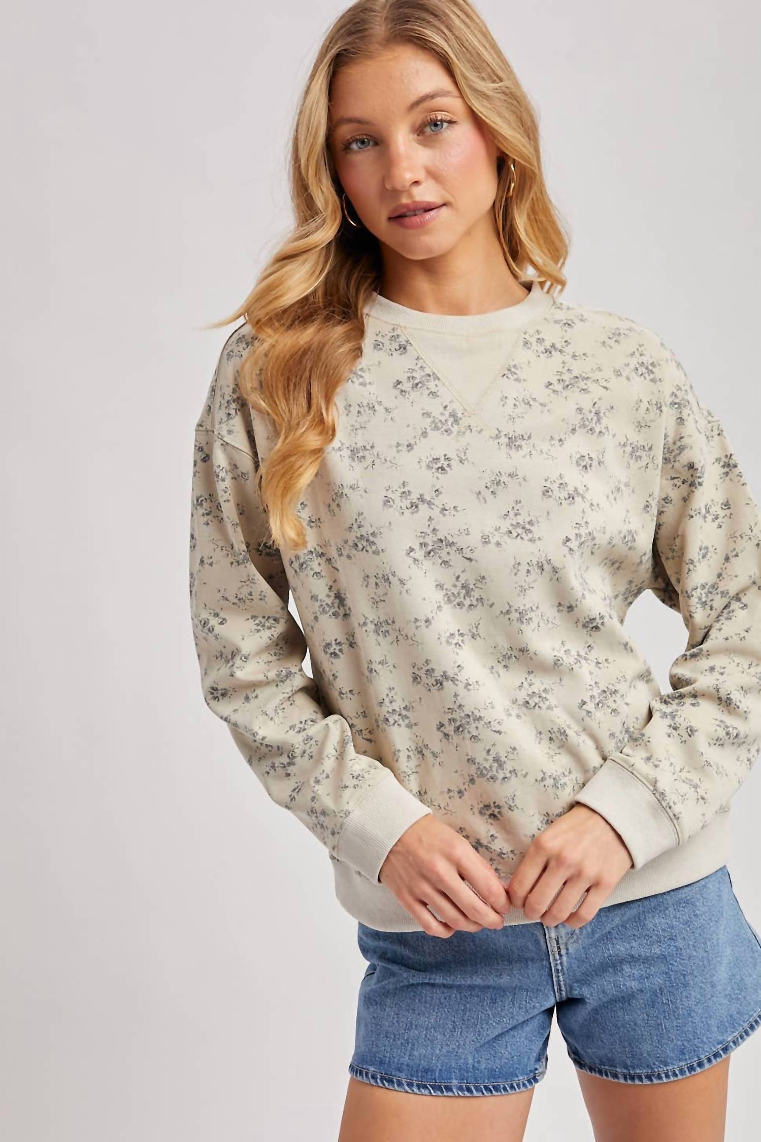Bluivy - Vintage Floral Print Crewneck Sweatshirt